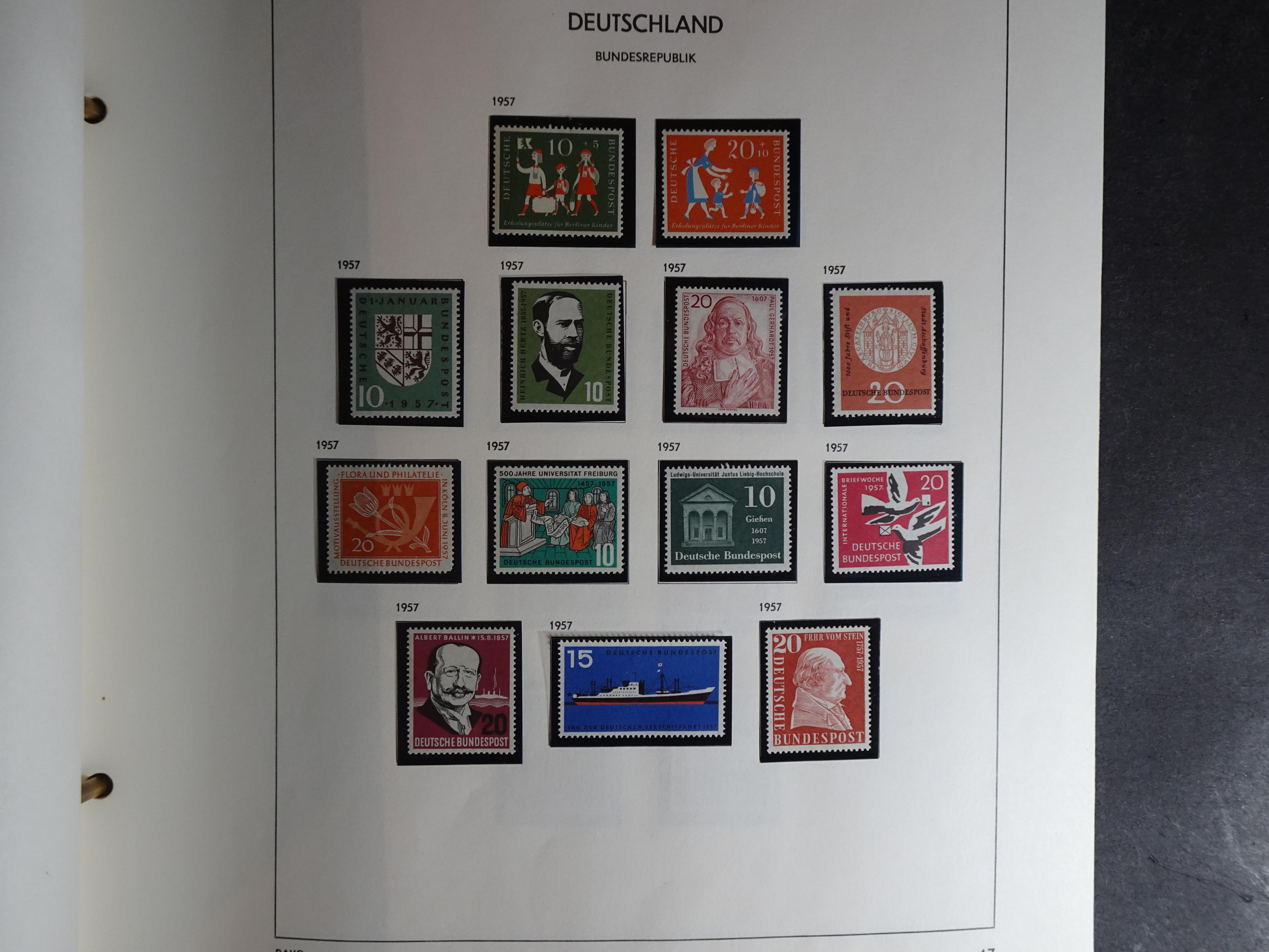 Verzameling vanaf 1949 in Davo album met prima begin periode onder andere Posthoornserie ongebruikt. 11