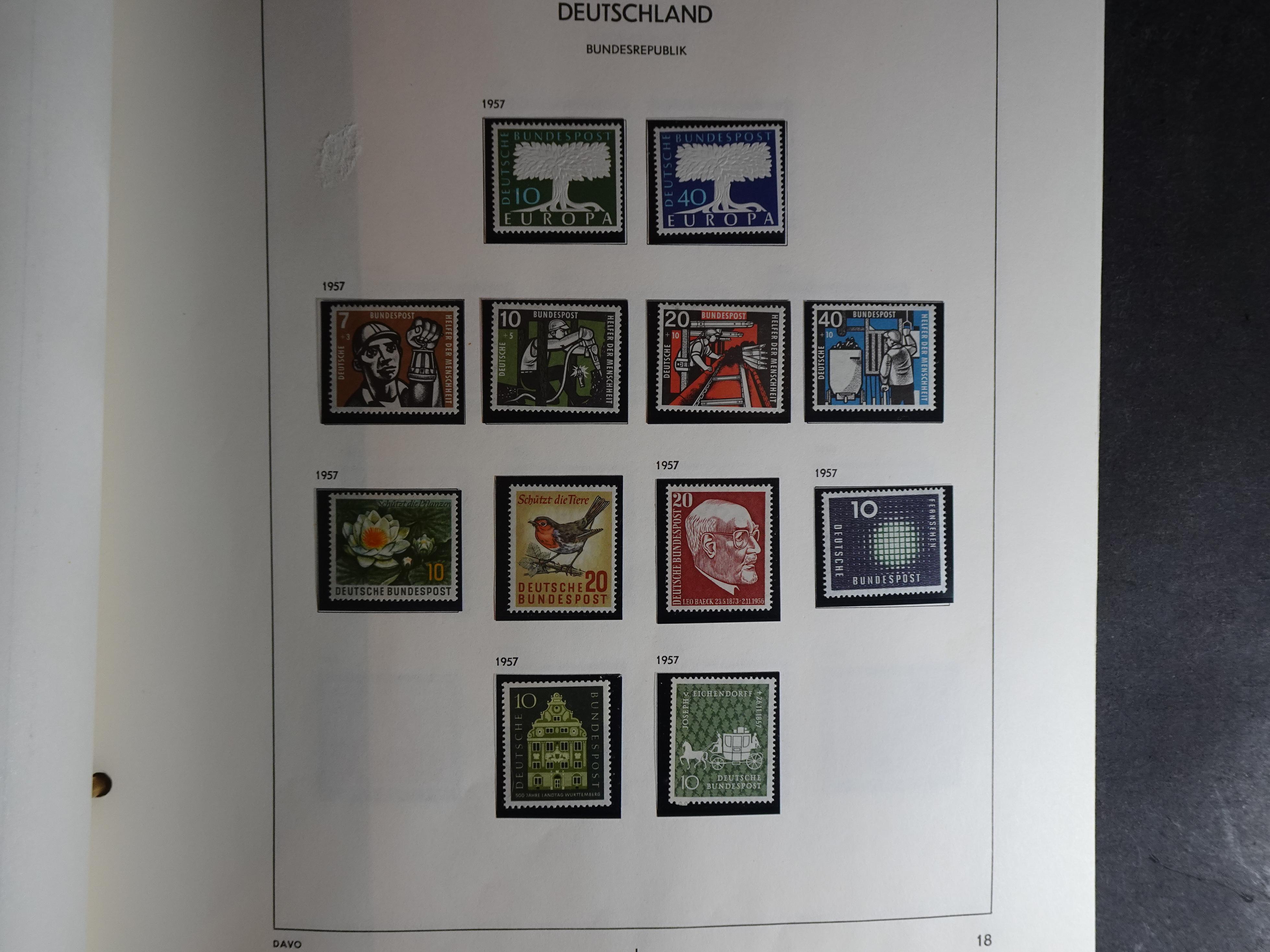 Verzameling vanaf 1949 in Davo album met prima begin periode onder andere Posthoornserie ongebruikt. 12