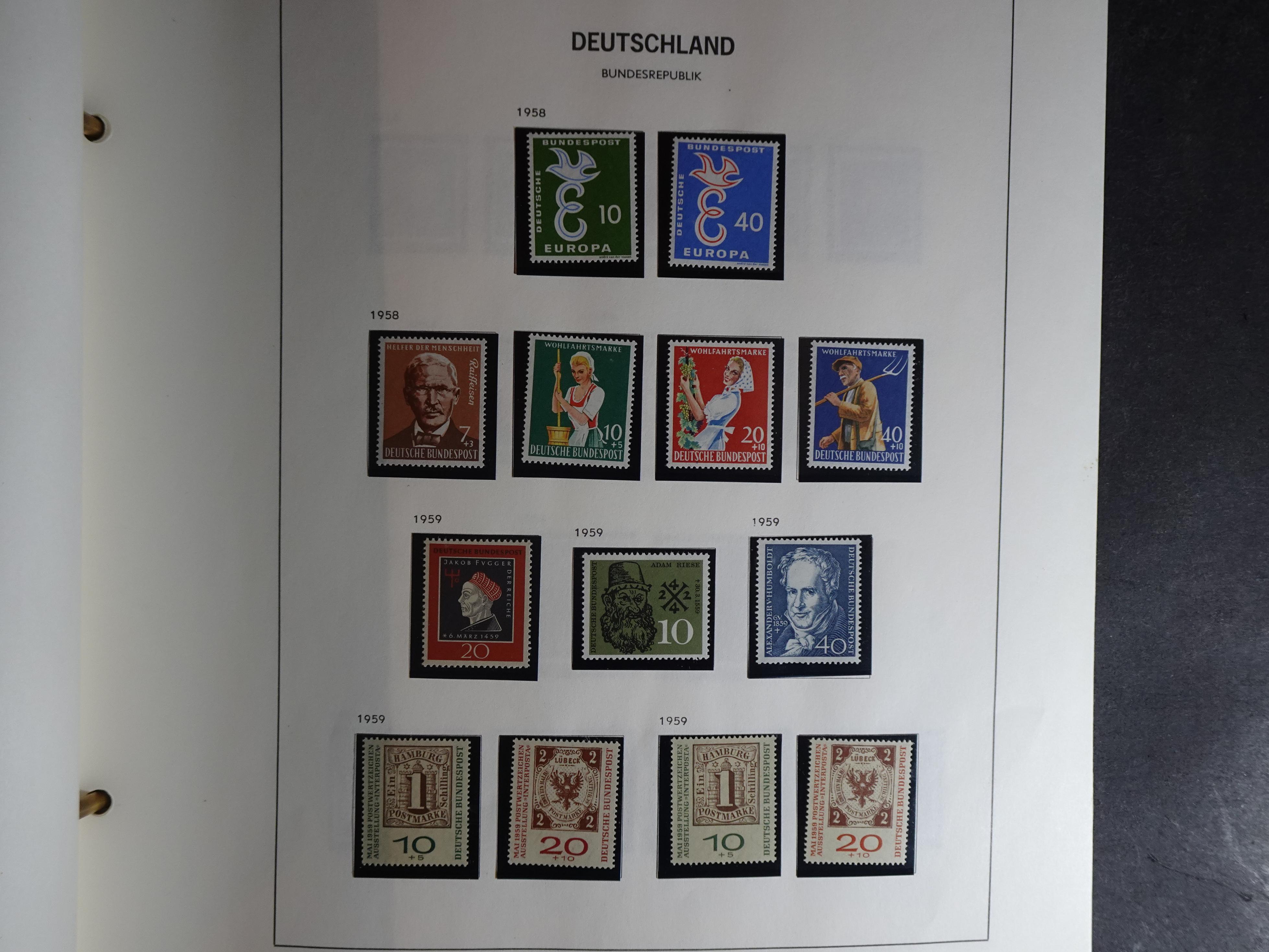 Verzameling vanaf 1949 in Davo album met prima begin periode onder andere Posthoornserie ongebruikt. 14