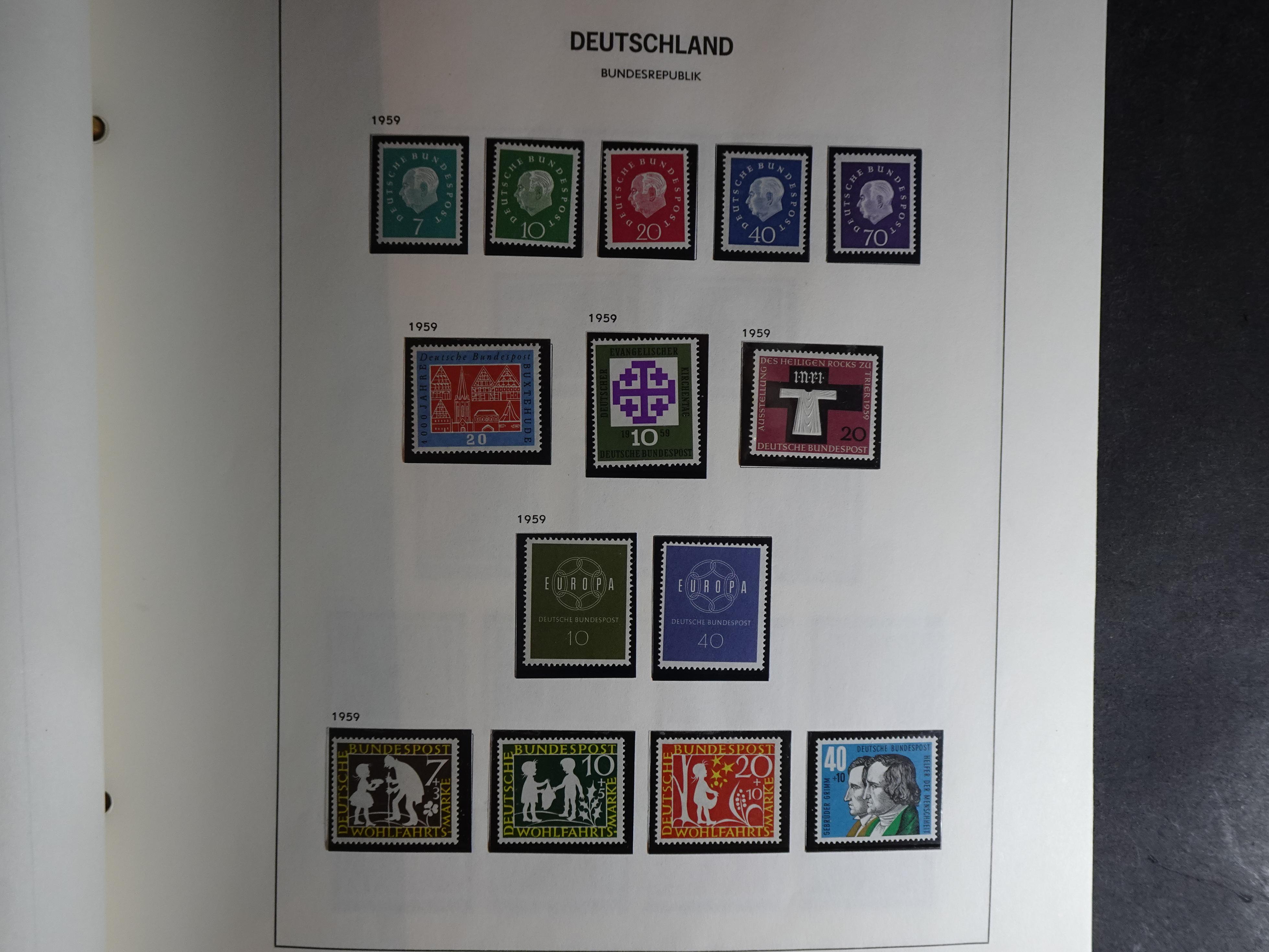 Verzameling vanaf 1949 in Davo album met prima begin periode onder andere Posthoornserie ongebruikt. 15