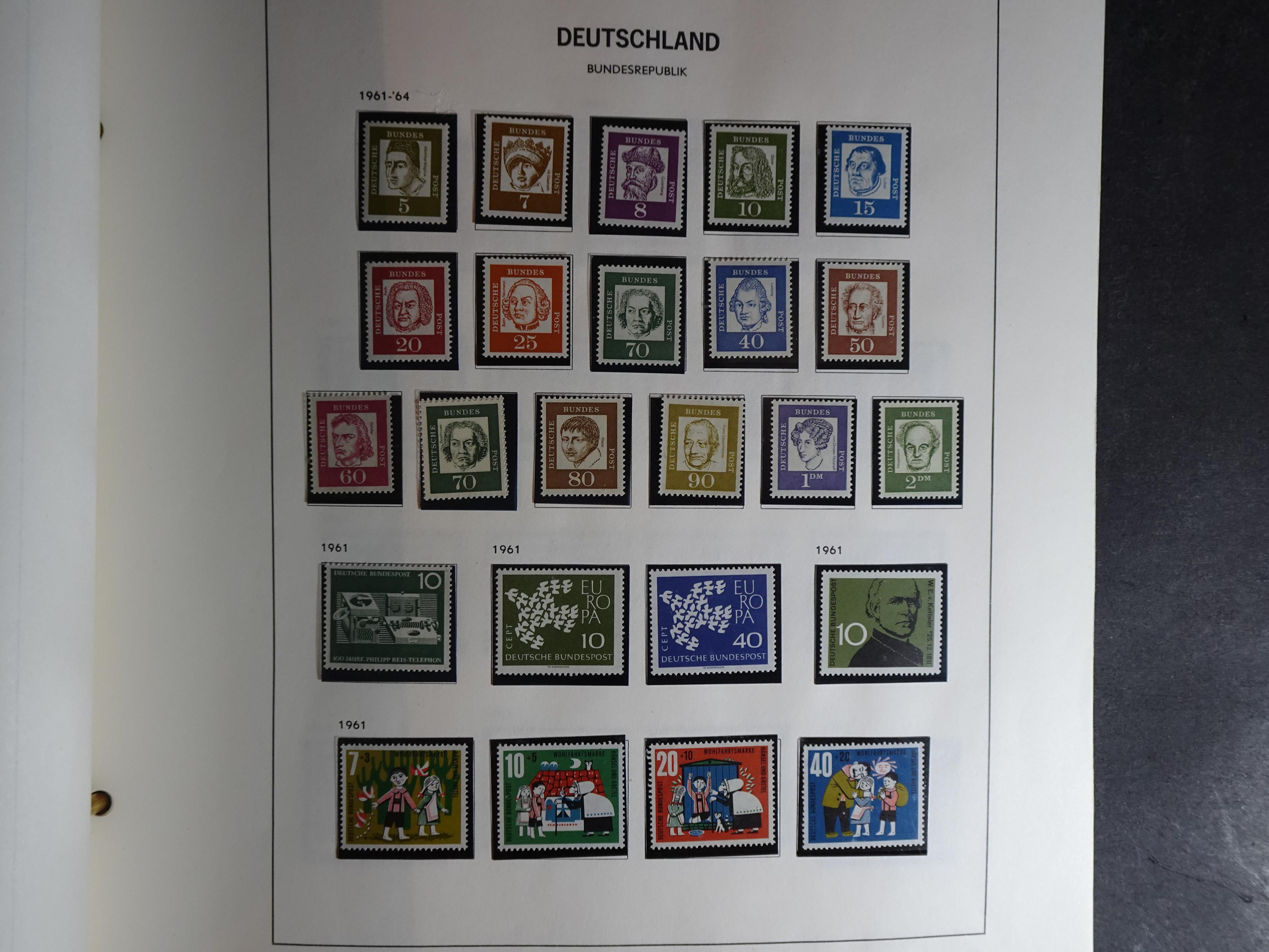 Verzameling vanaf 1949 in Davo album met prima begin periode onder andere Posthoornserie ongebruikt. 18