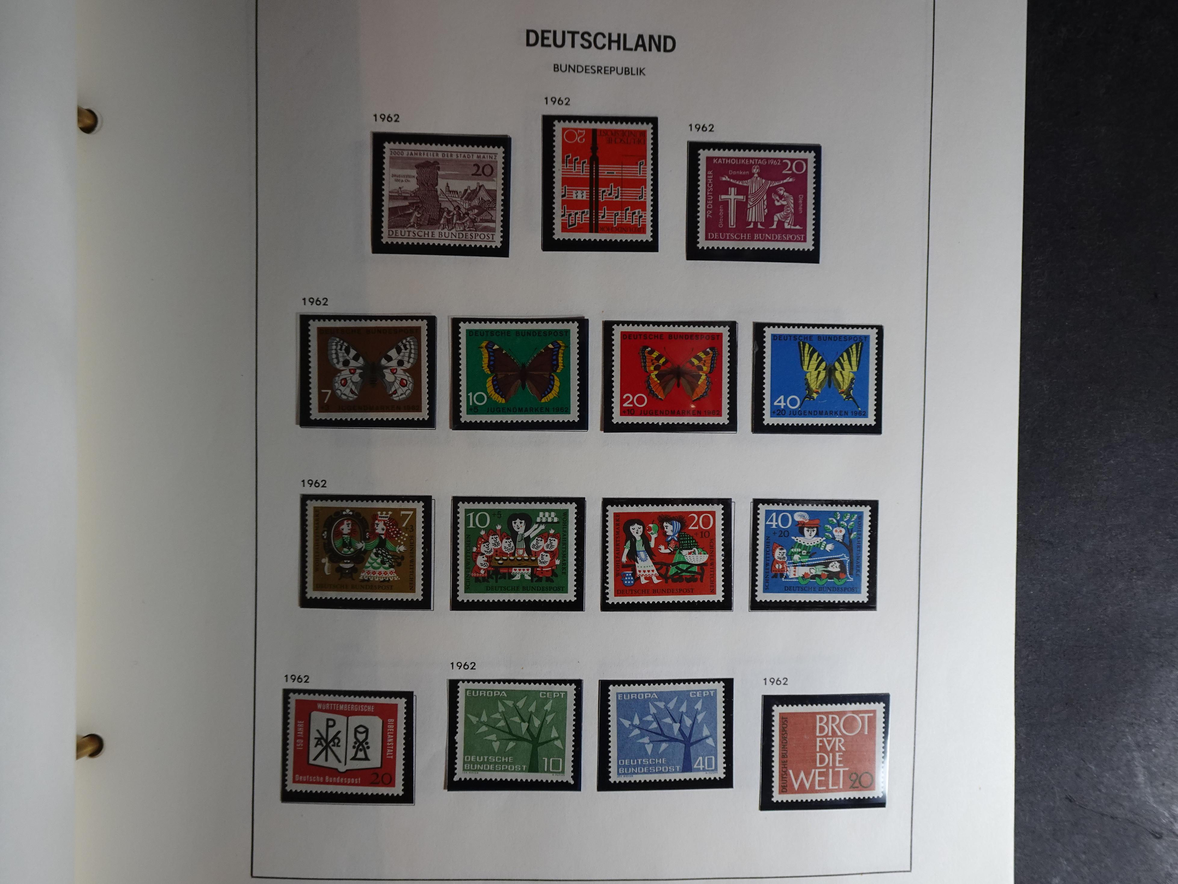 Verzameling vanaf 1949 in Davo album met prima begin periode onder andere Posthoornserie ongebruikt. 19