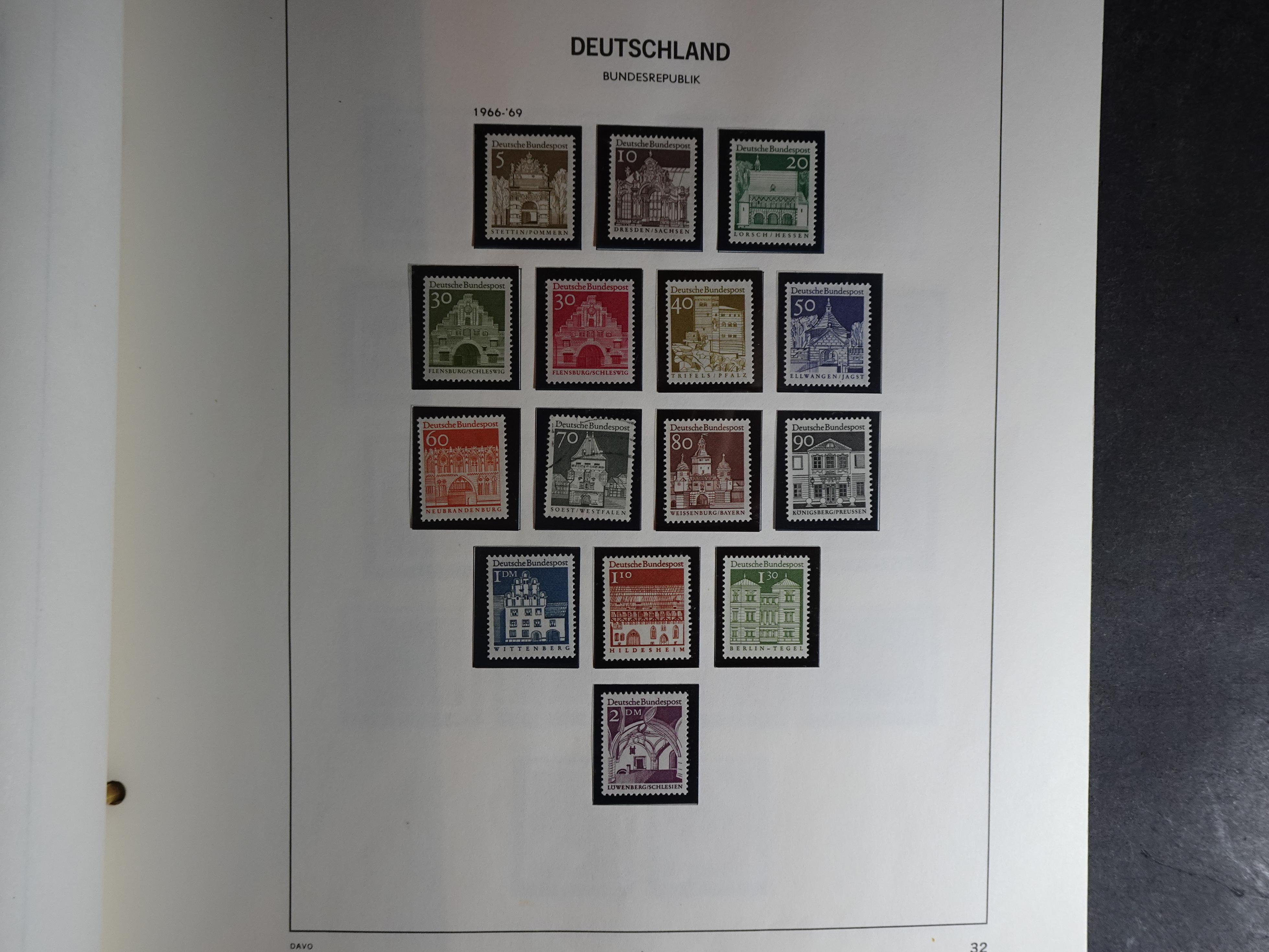 Verzameling vanaf 1949 in Davo album met prima begin periode onder andere Posthoornserie ongebruikt. 27
