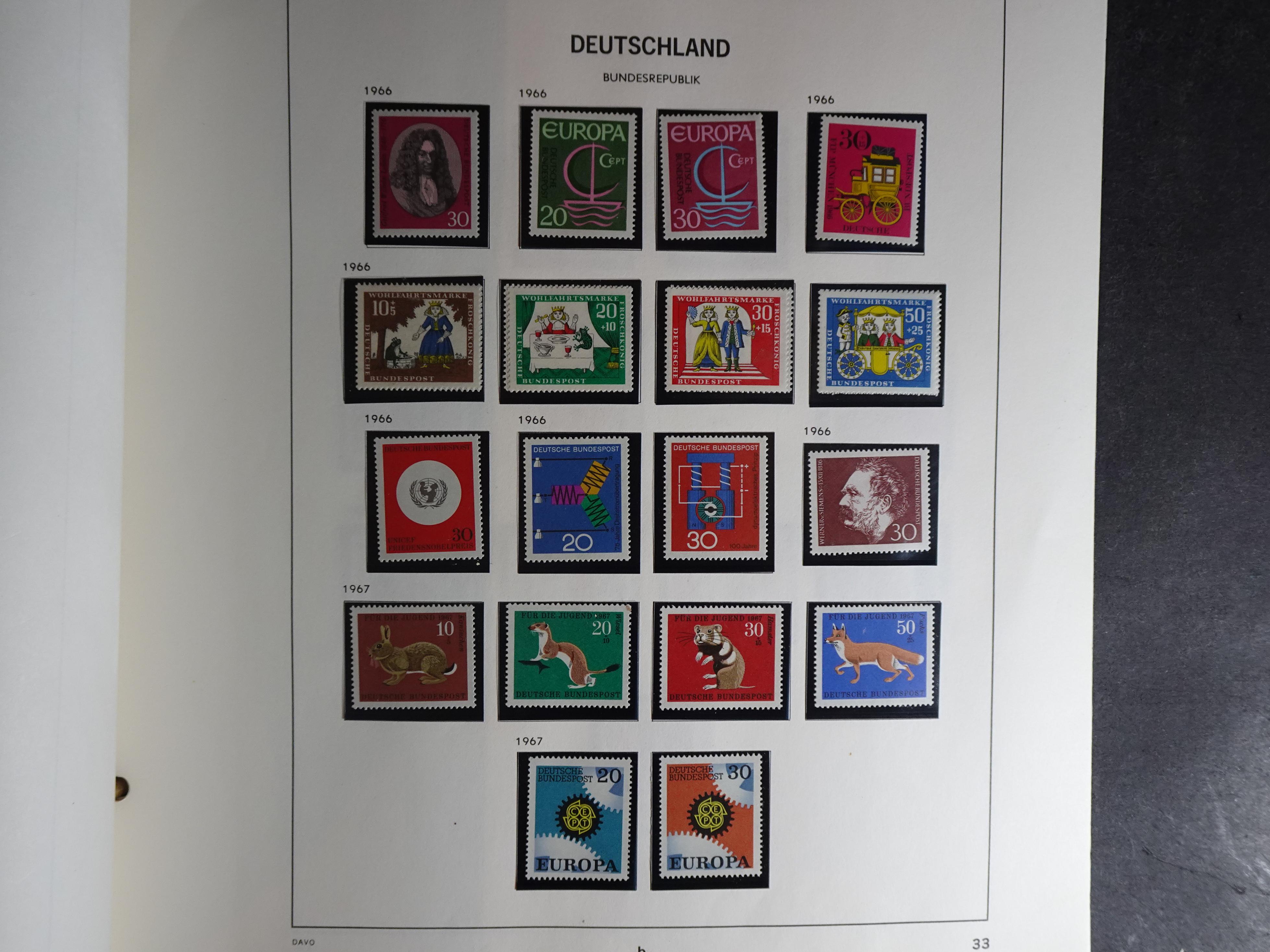 Verzameling vanaf 1949 in Davo album met prima begin periode onder andere Posthoornserie ongebruikt. 28