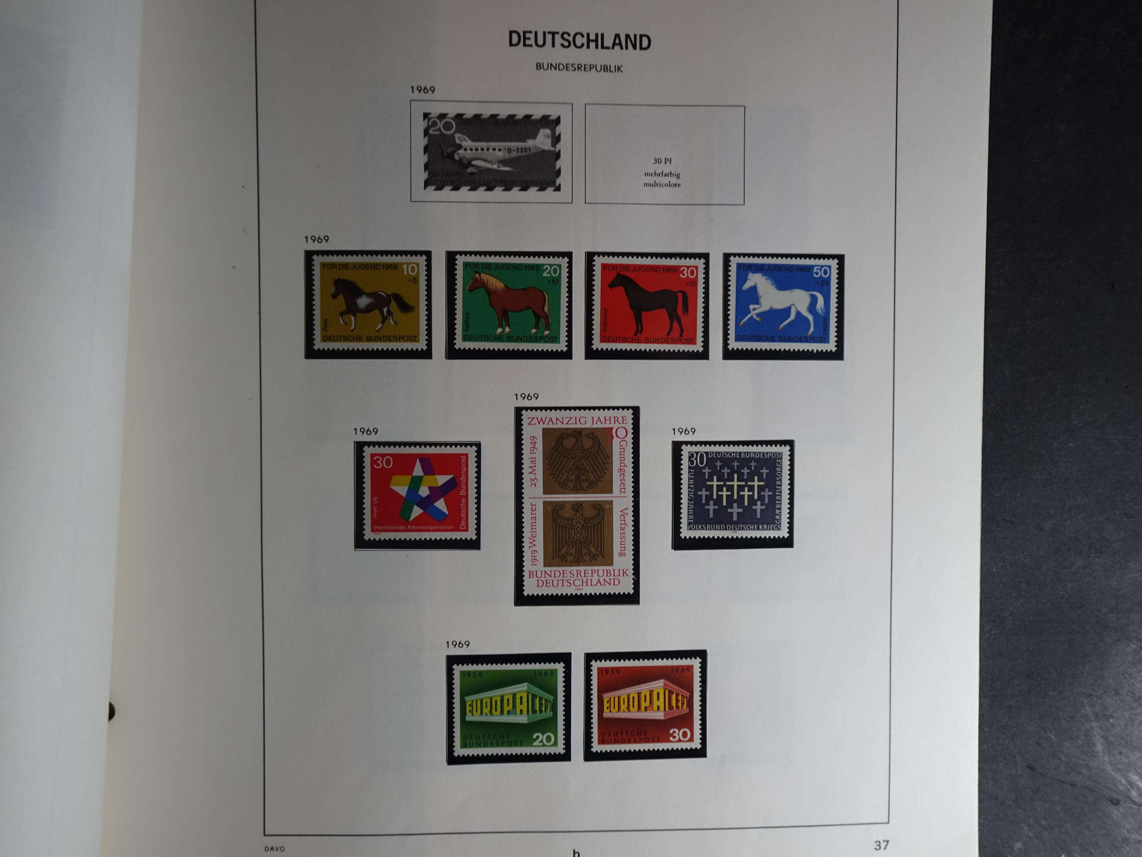 Verzameling vanaf 1949 in Davo album met prima begin periode onder andere Posthoornserie ongebruikt. 32