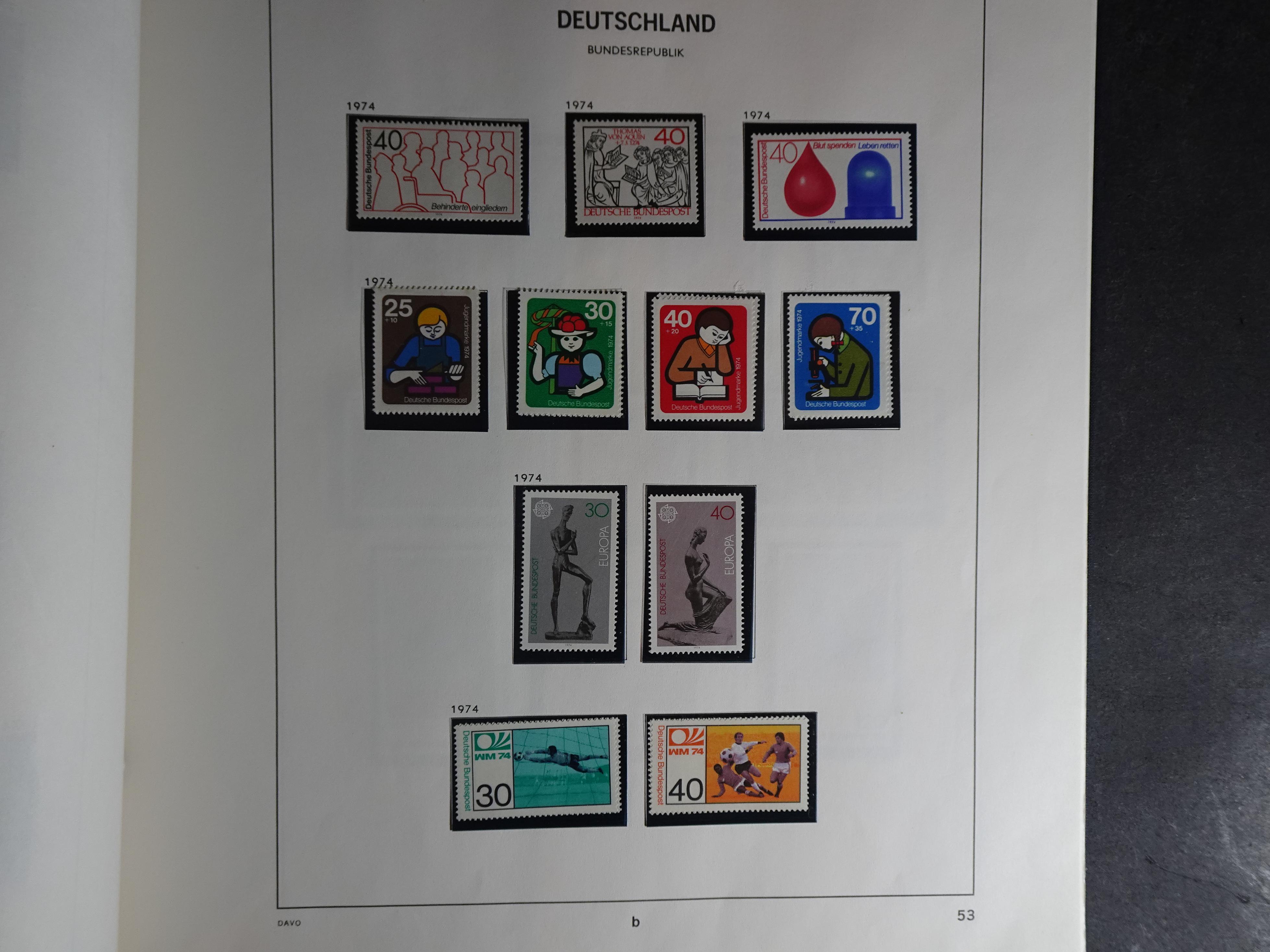 Verzameling vanaf 1949 in Davo album met prima begin periode onder andere Posthoornserie ongebruikt. 48