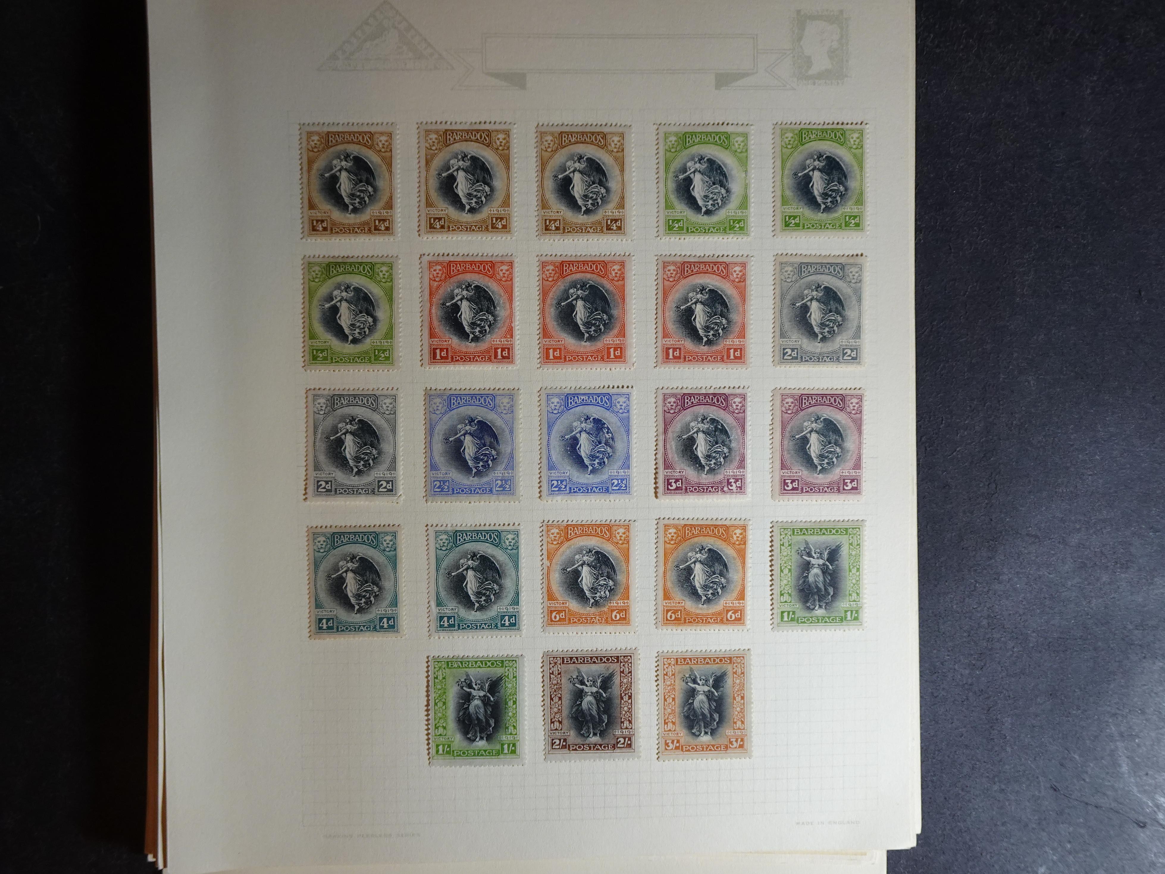 Verzameling 1882 - 1977 op blanco album bladen in Klemband. 7