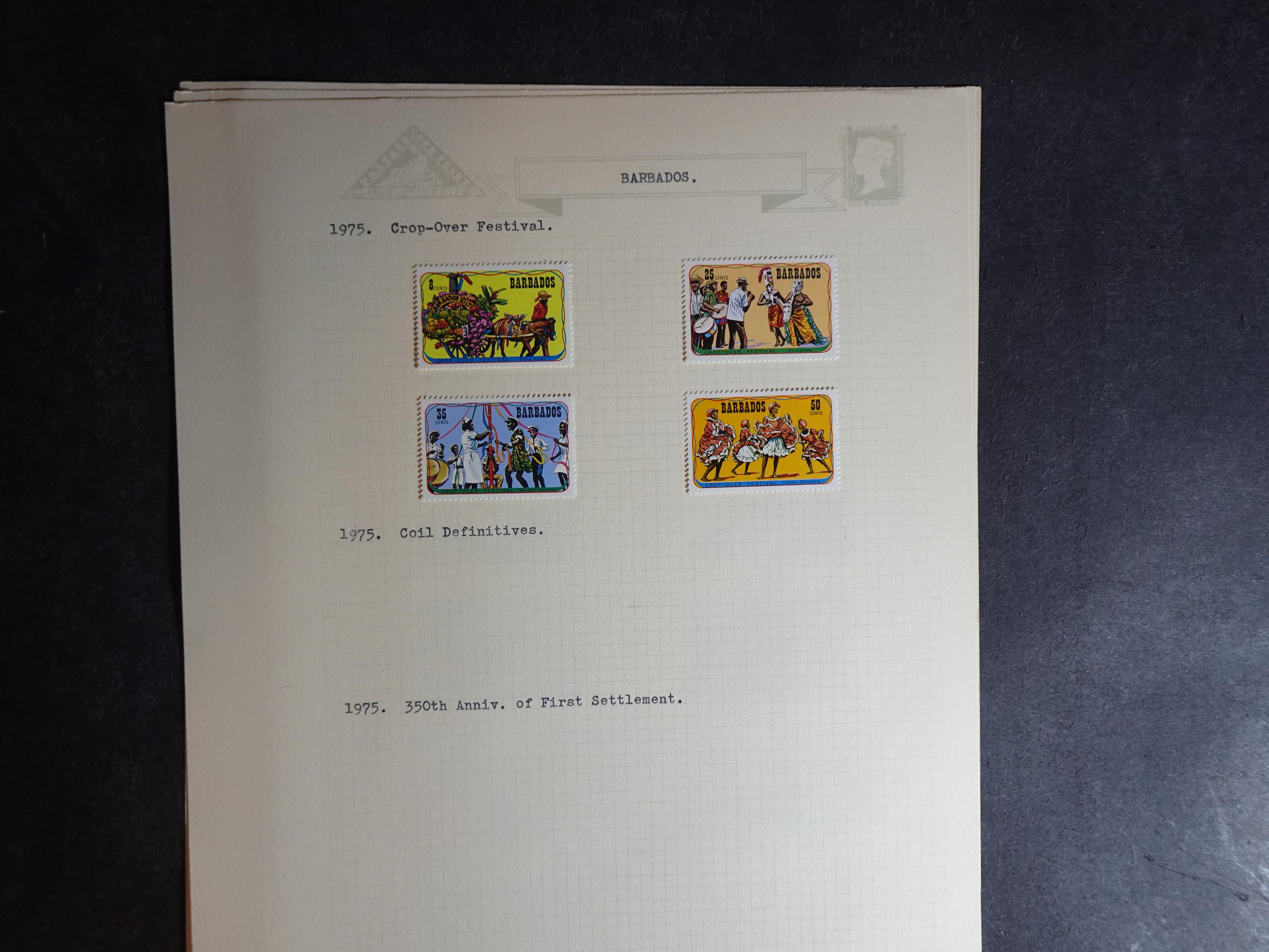 Verzameling 1882 - 1977 op blanco album bladen in Klemband. 32