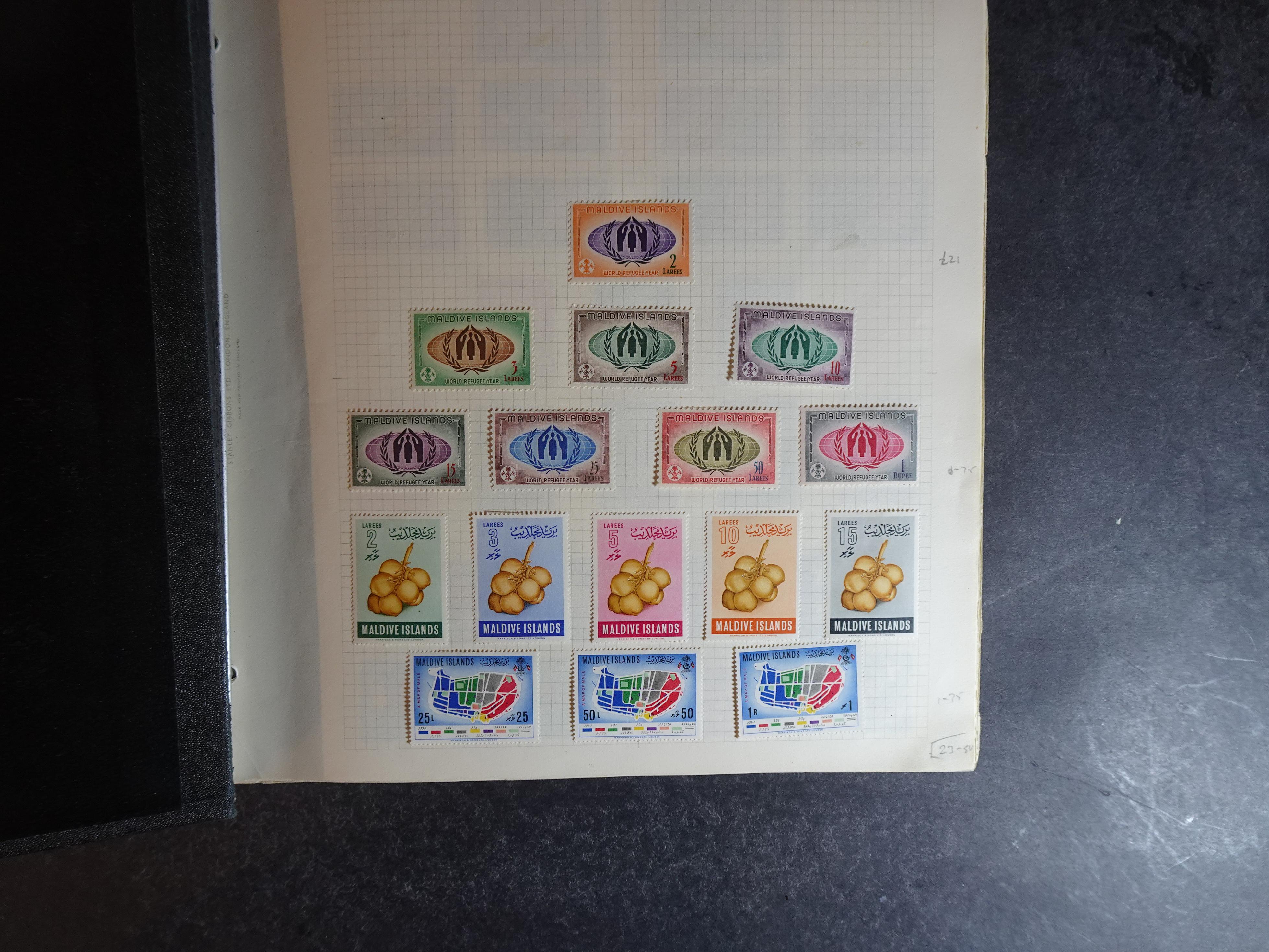 Verzameling op blanco album bladen letter M/P. Leuke koop met veel motief.