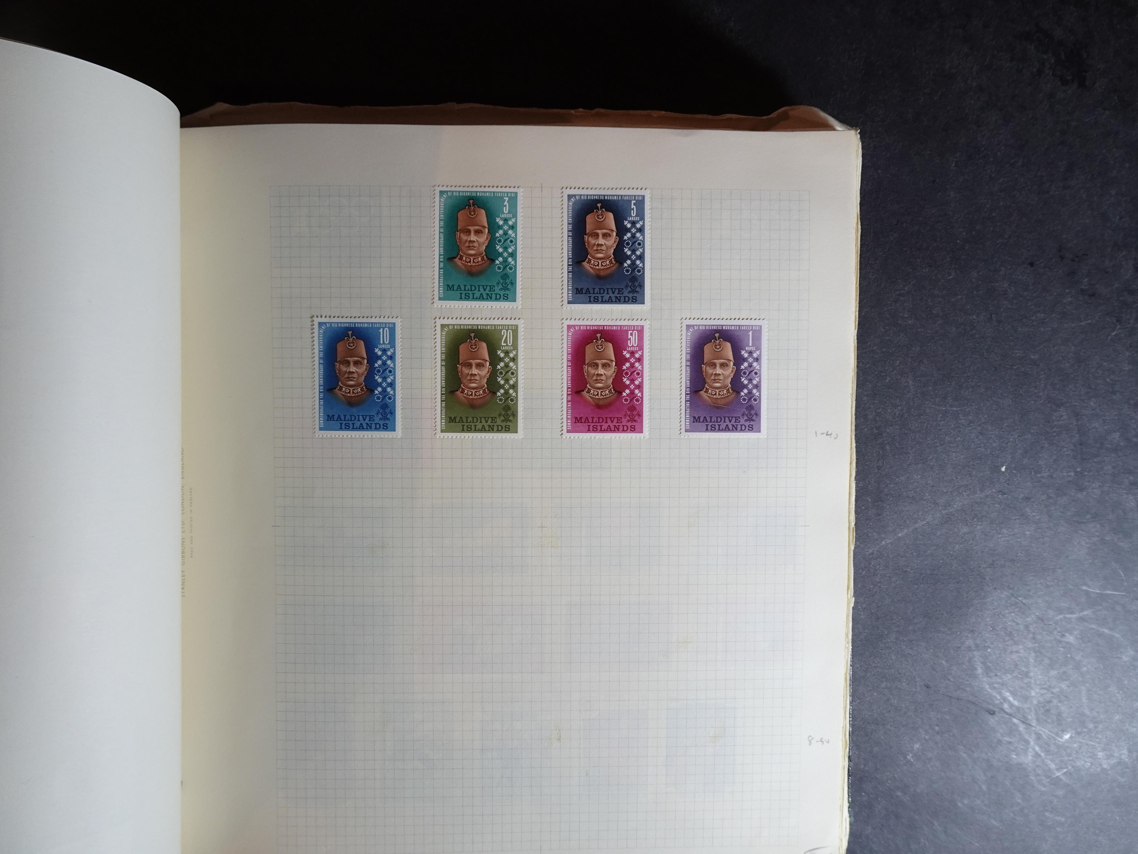 Verzameling op blanco album bladen letter M/P. Leuke koop met veel motief. 3