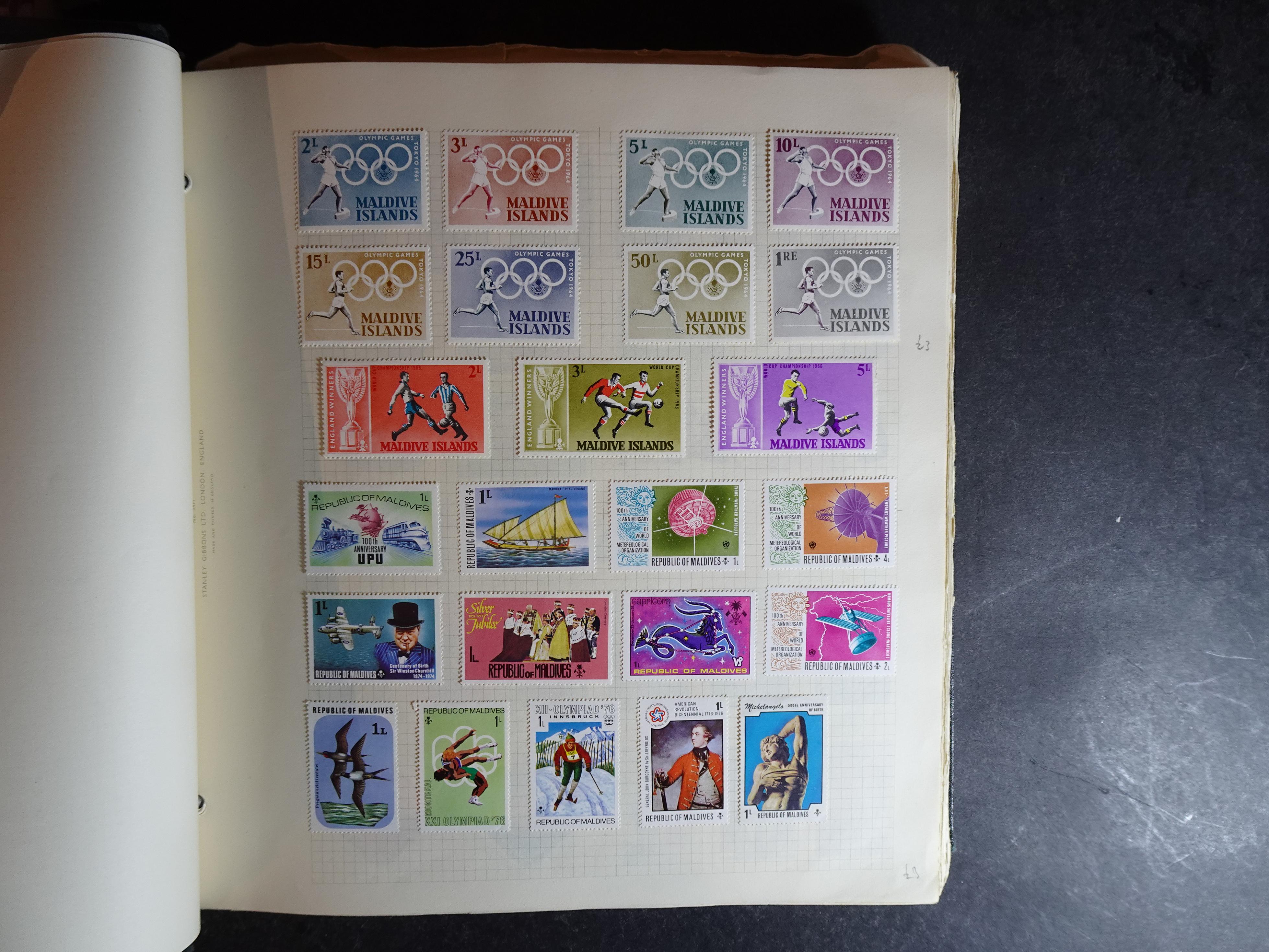 Verzameling op blanco album bladen letter M/P. Leuke koop met veel motief. 4