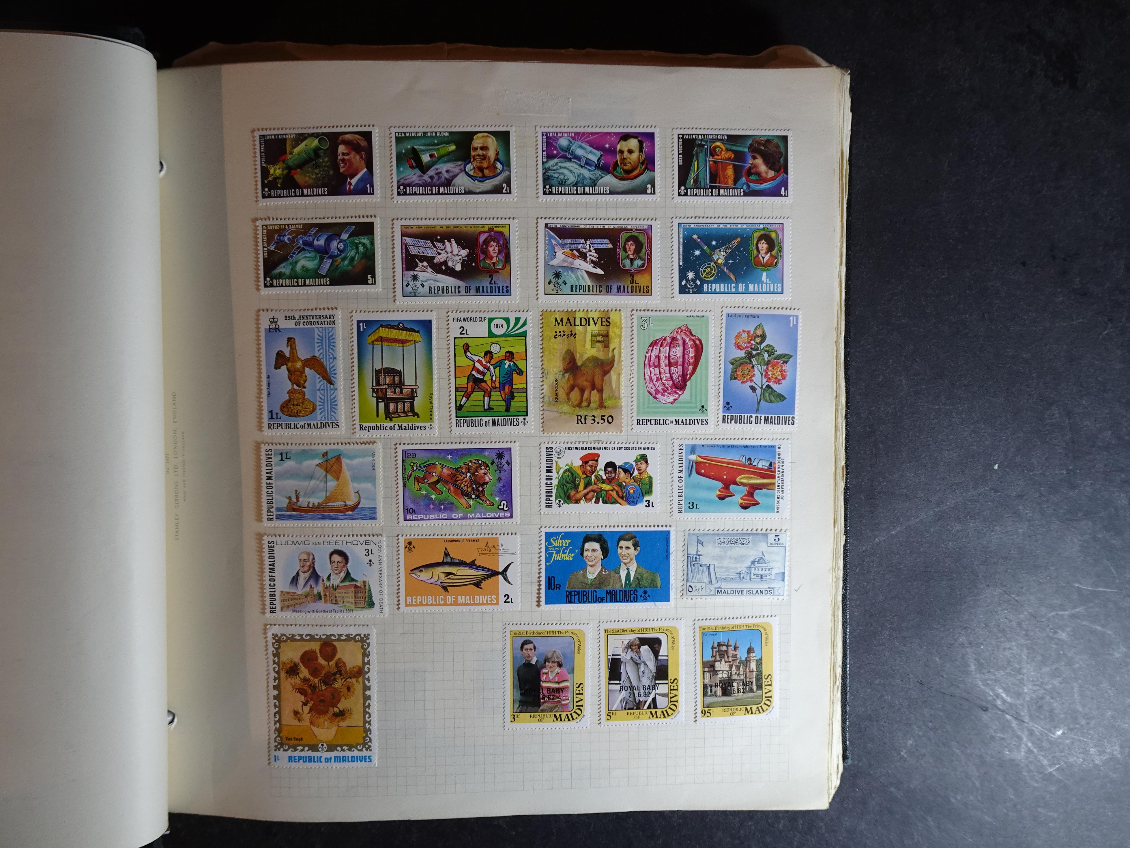 Verzameling op blanco album bladen letter M/P. Leuke koop met veel motief. 6