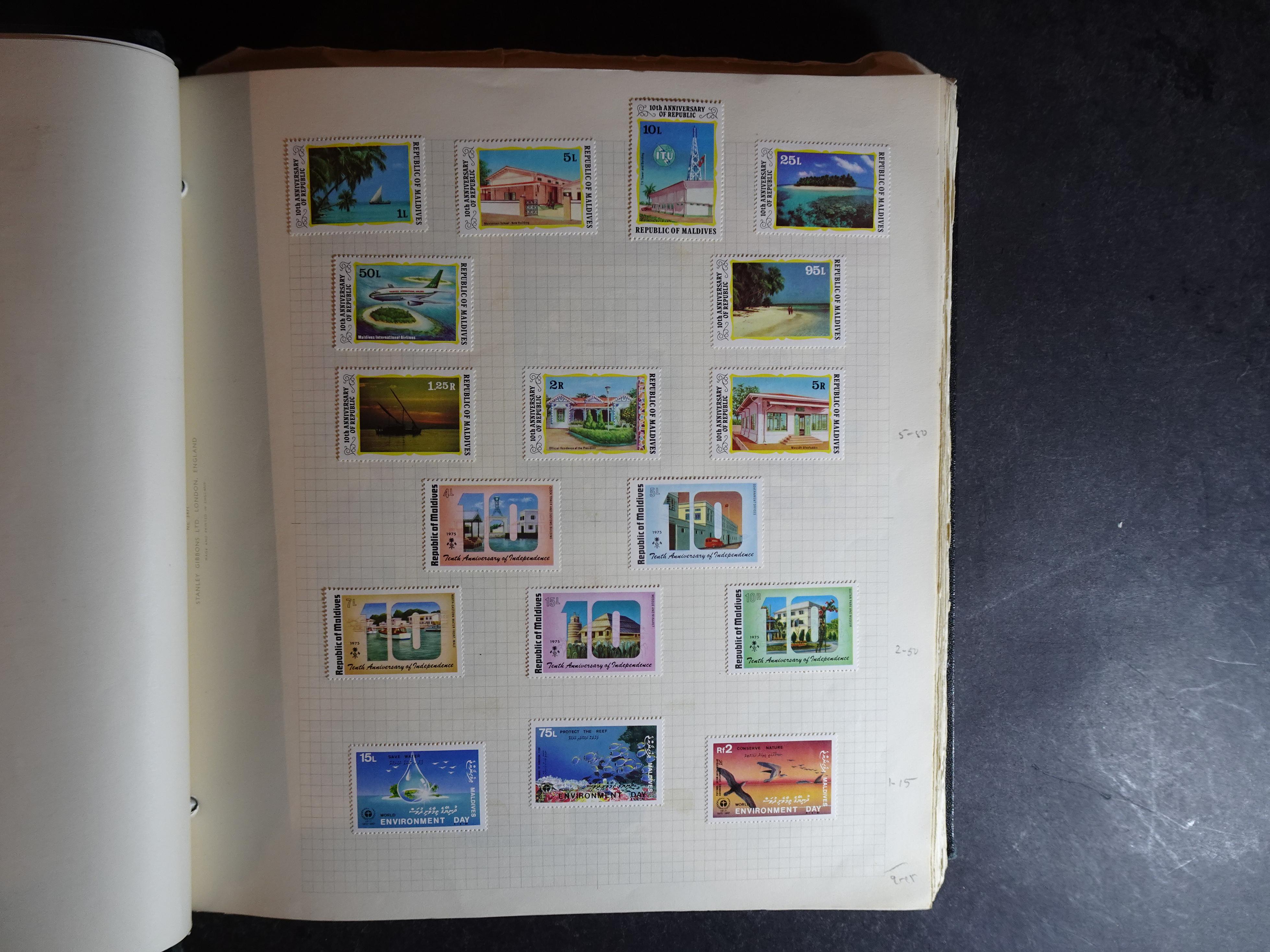 Verzameling op blanco album bladen letter M/P. Leuke koop met veel motief. 7