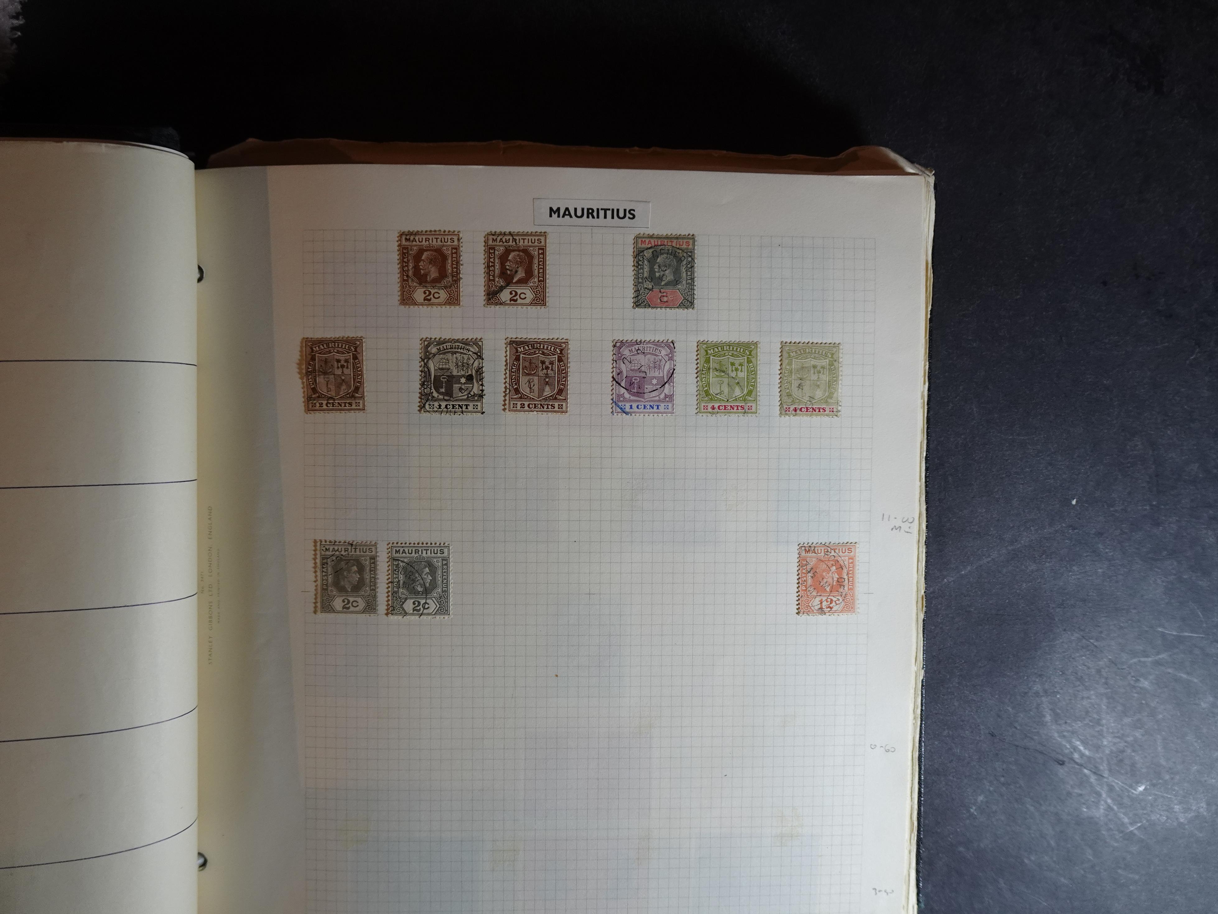 Verzameling op blanco album bladen letter M/P. Leuke koop met veel motief. 10