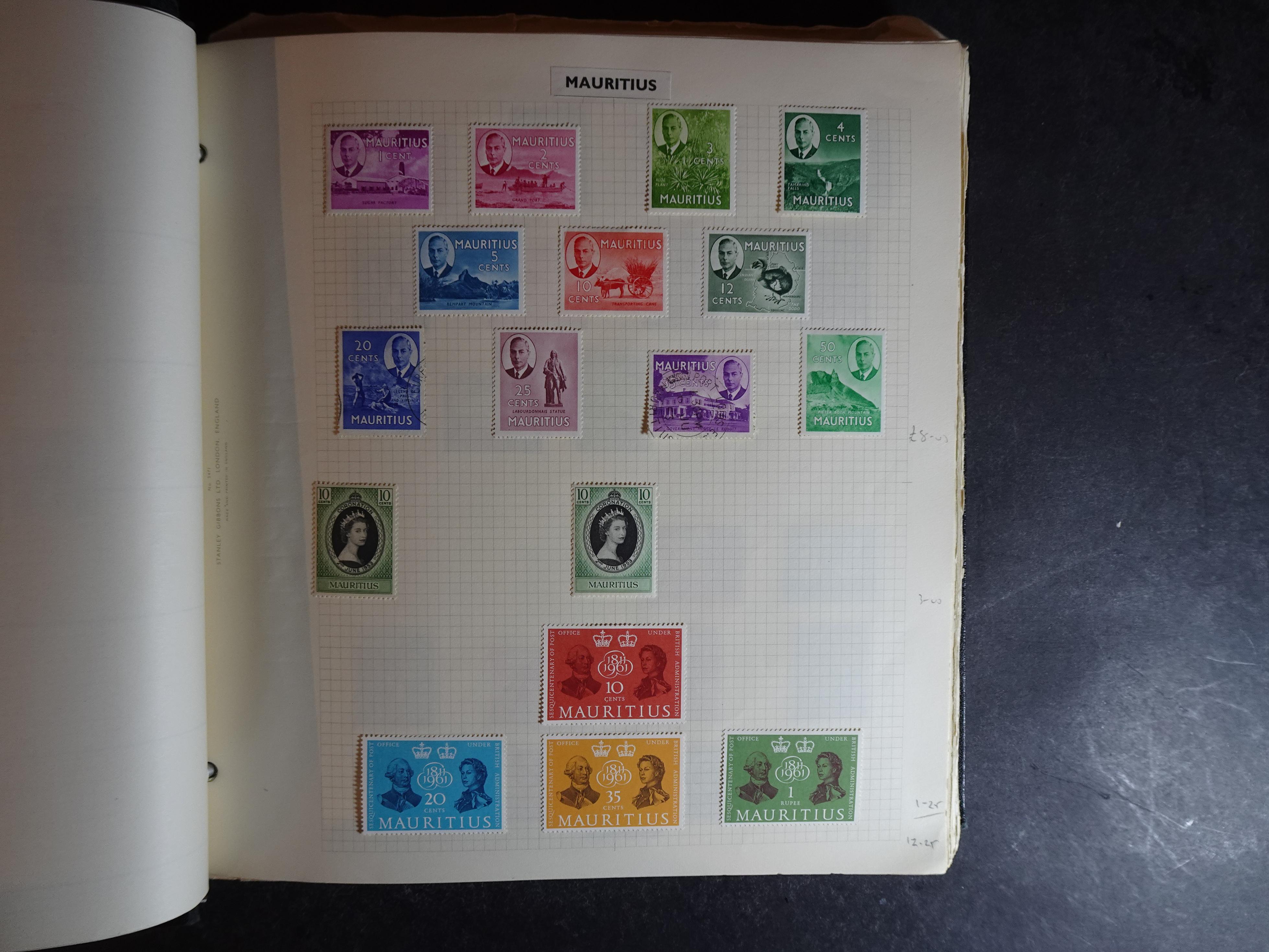 Verzameling op blanco album bladen letter M/P. Leuke koop met veel motief. 11