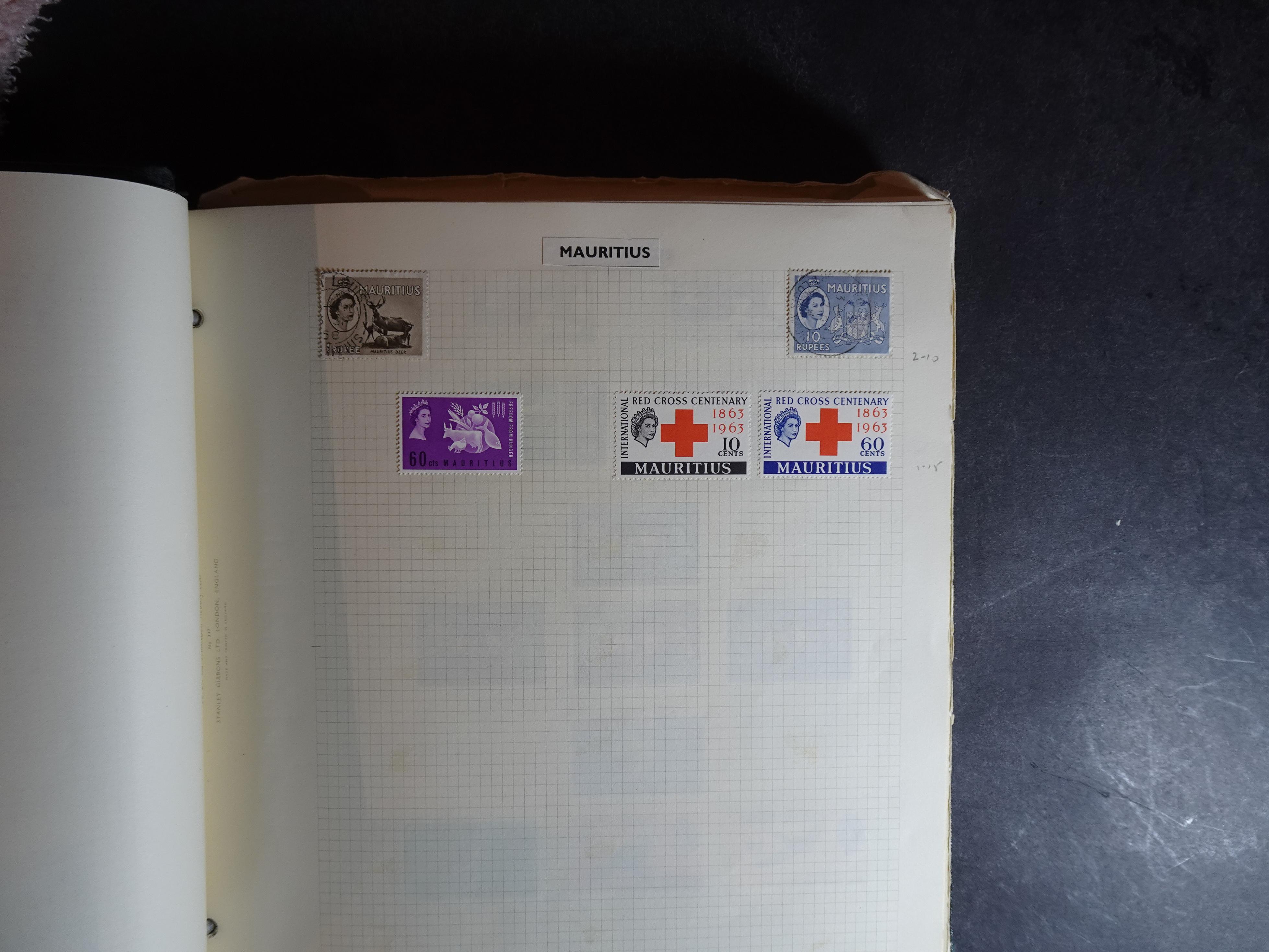 Verzameling op blanco album bladen letter M/P. Leuke koop met veel motief. 13