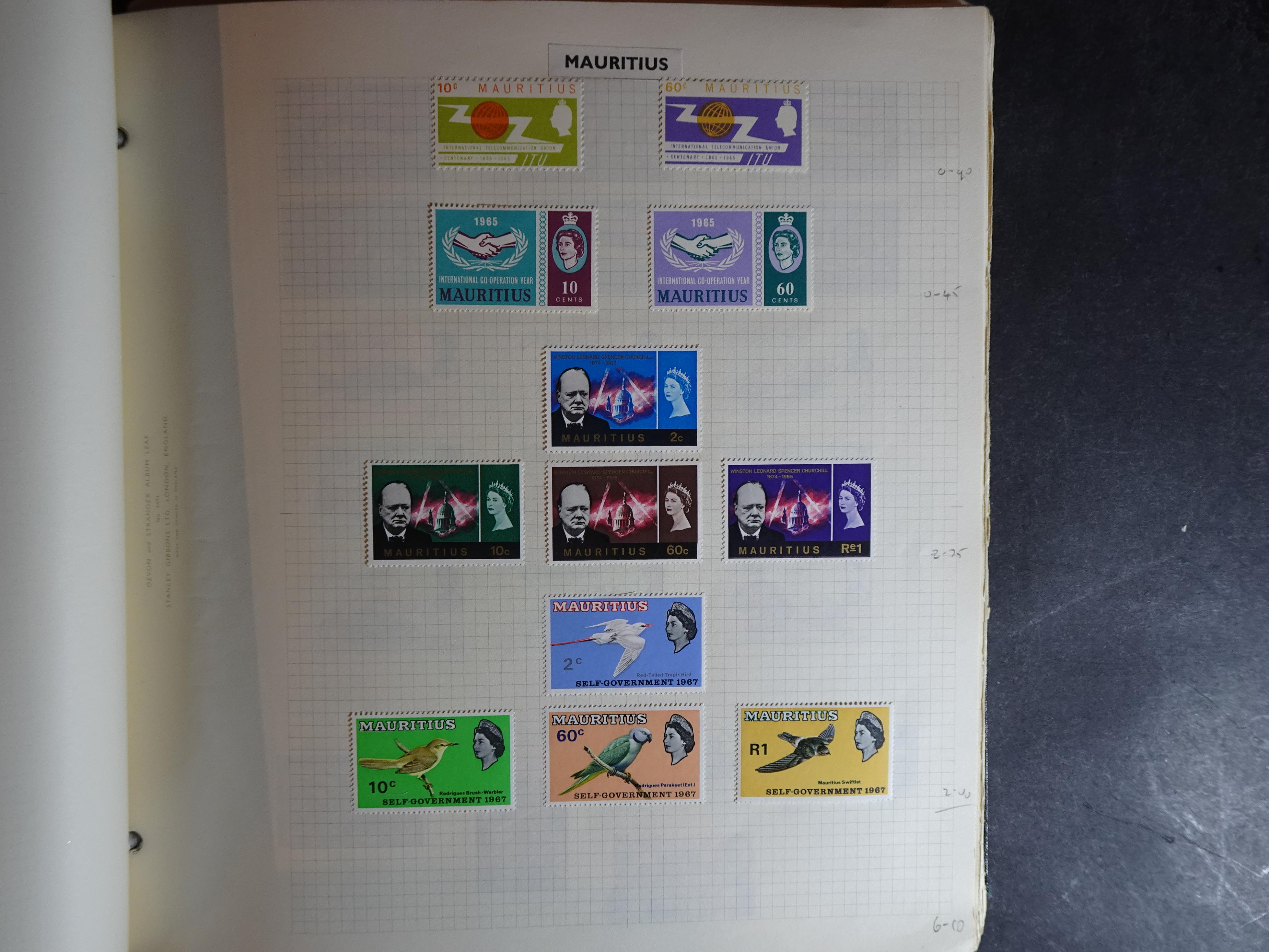 Verzameling op blanco album bladen letter M/P. Leuke koop met veel motief. 14