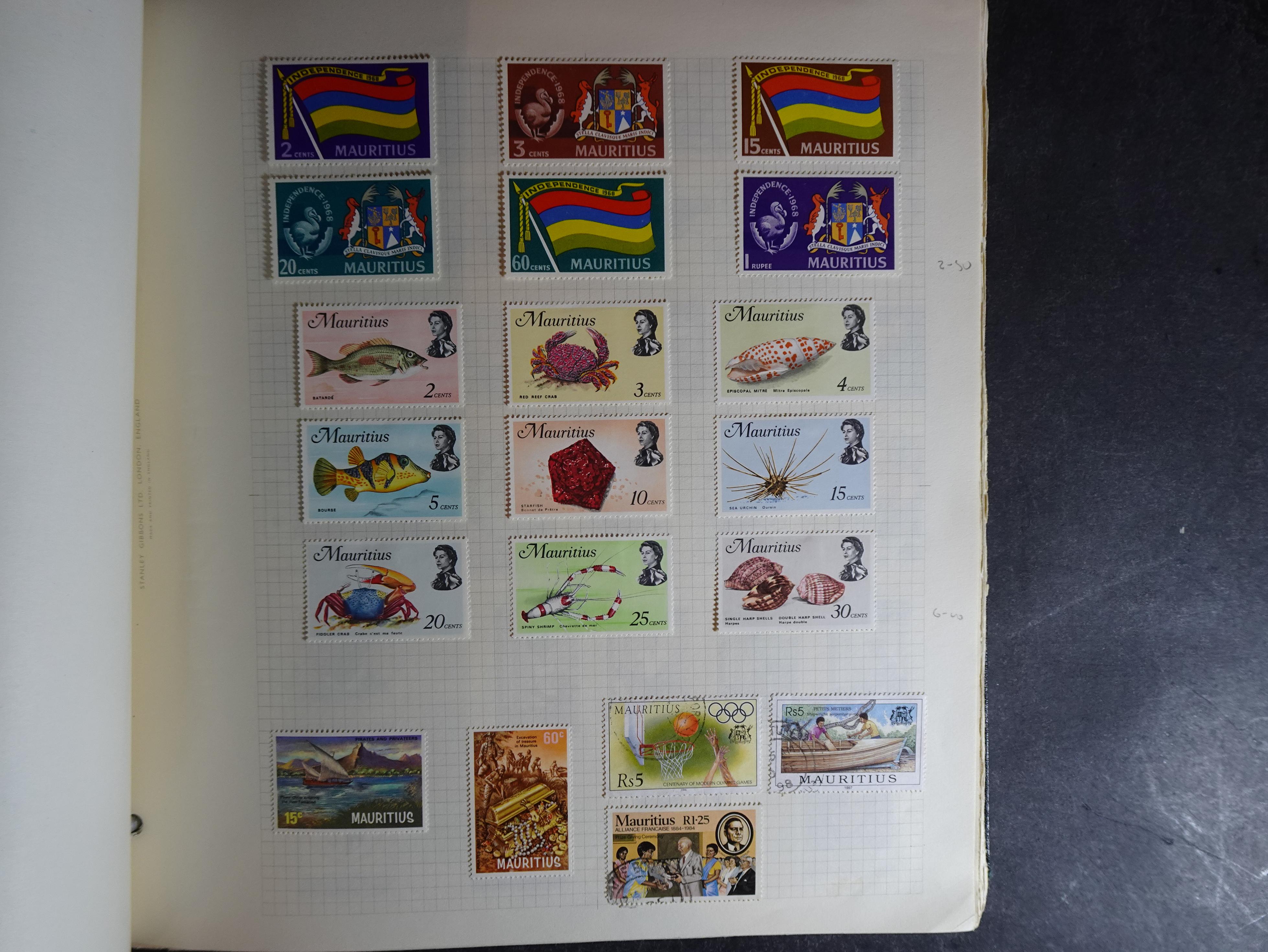 Verzameling op blanco album bladen letter M/P. Leuke koop met veel motief. 15