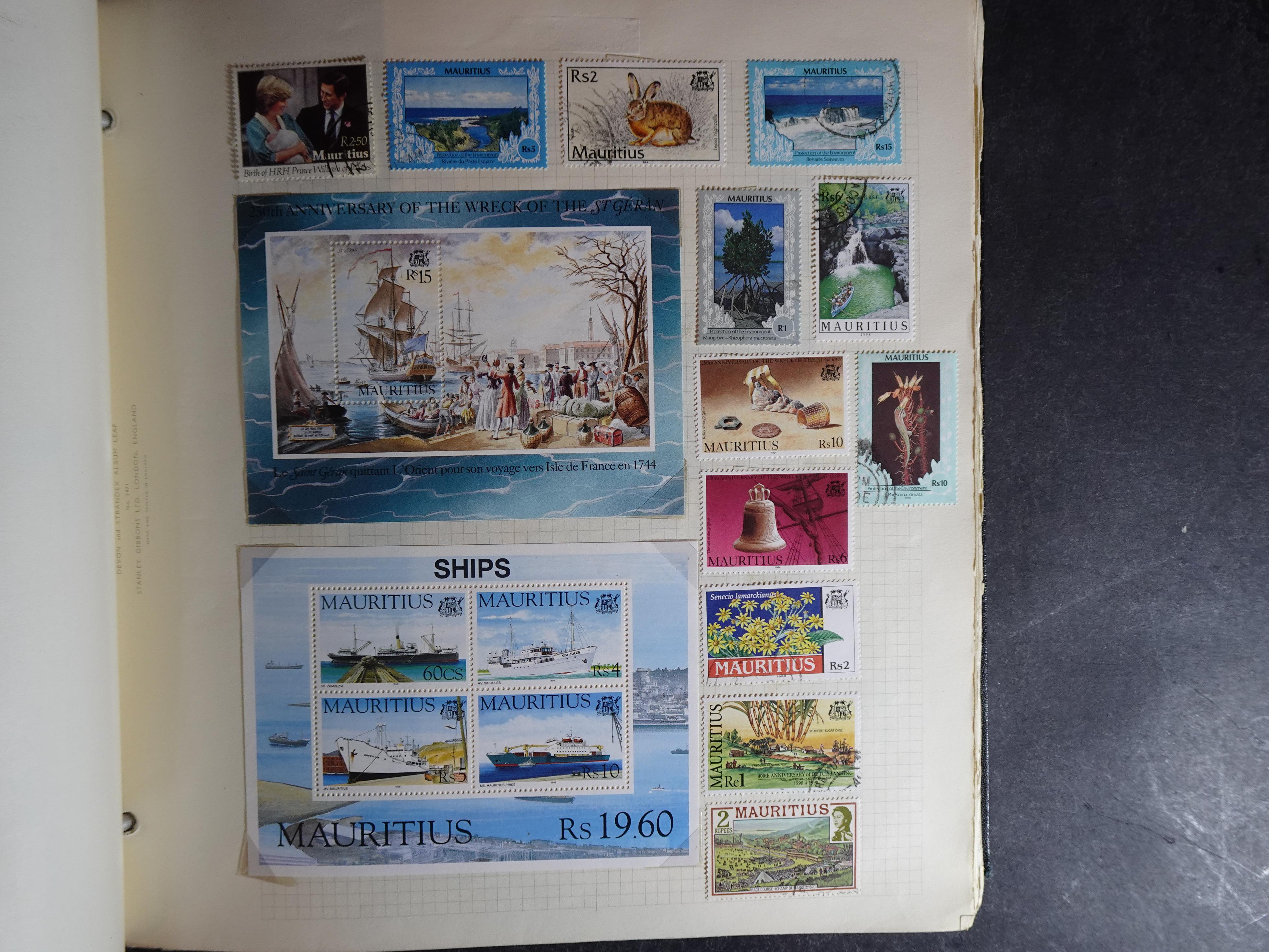 Verzameling op blanco album bladen letter M/P. Leuke koop met veel motief. 17