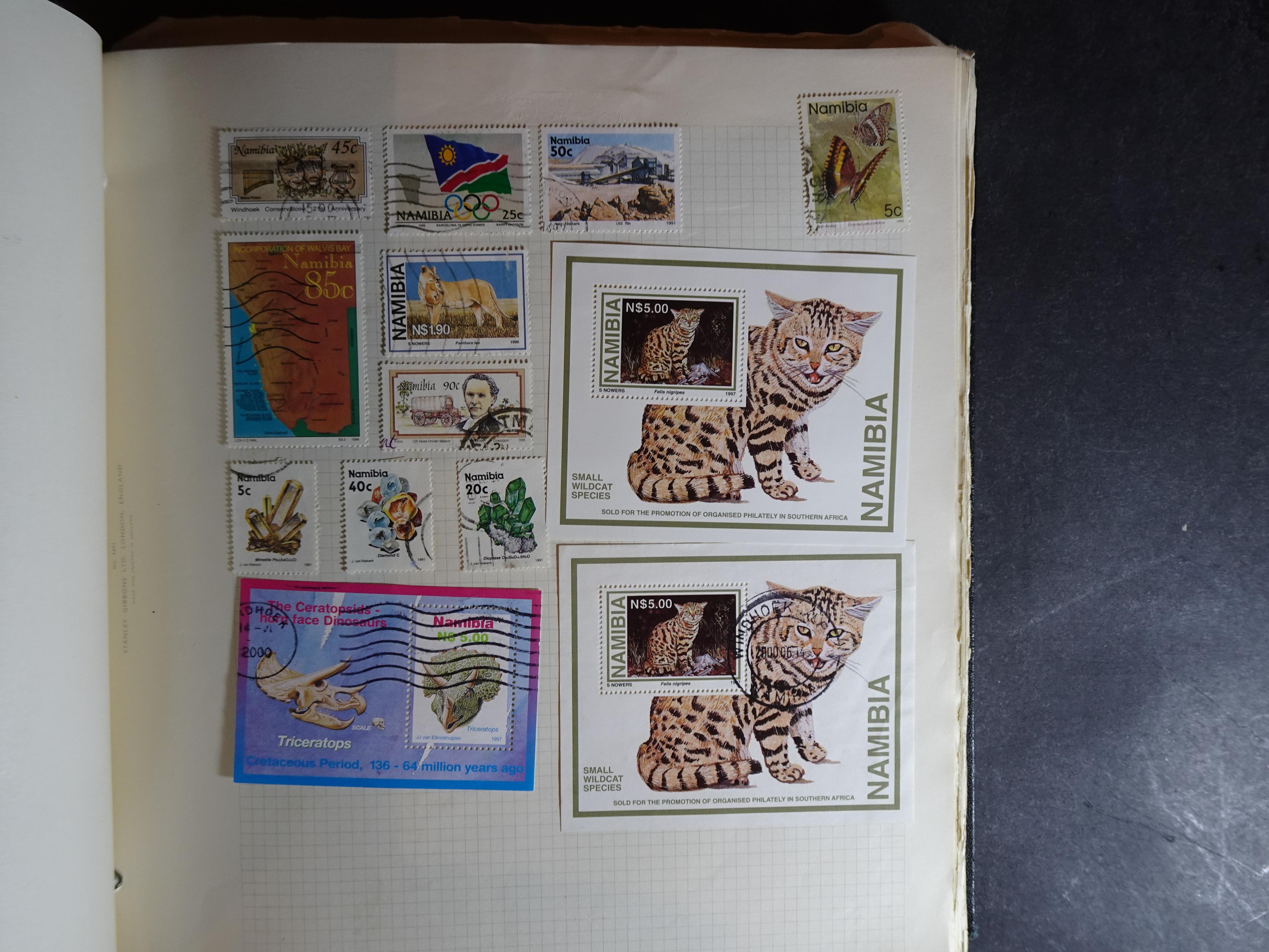 Verzameling op blanco album bladen letter M/P. Leuke koop met veel motief. 21