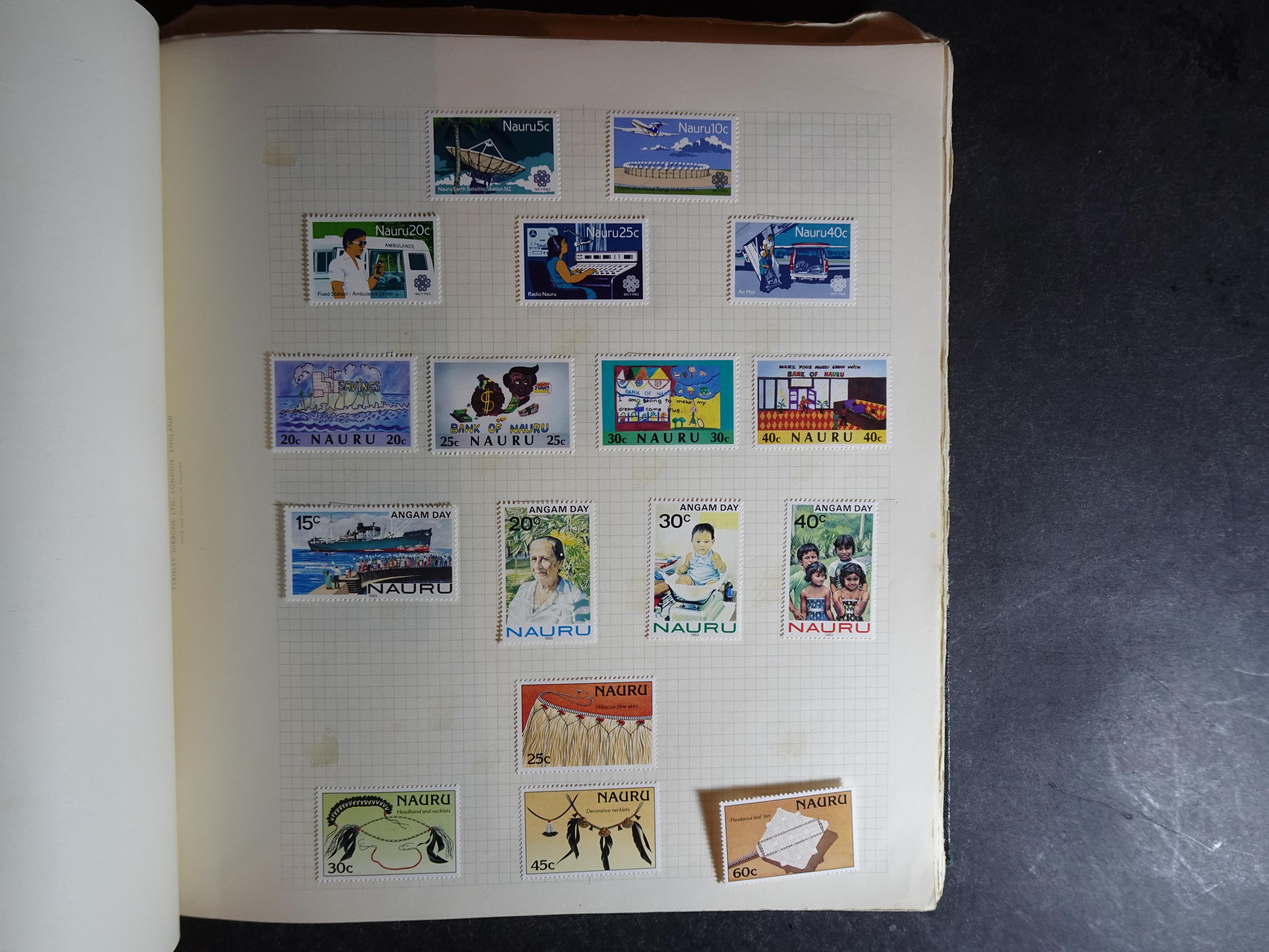 Verzameling op blanco album bladen letter M/P. Leuke koop met veel motief. 41