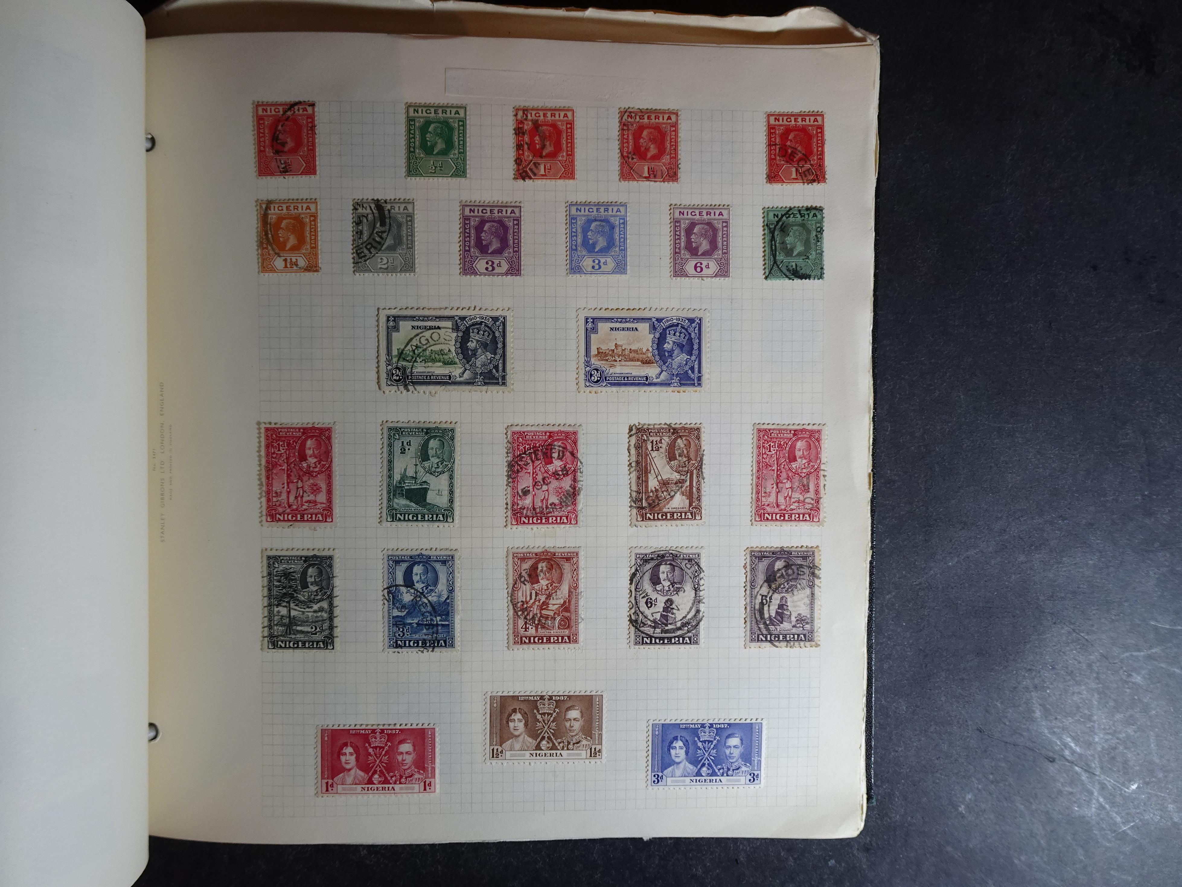 Verzameling op blanco album bladen letter M/P. Leuke koop met veel motief. 69