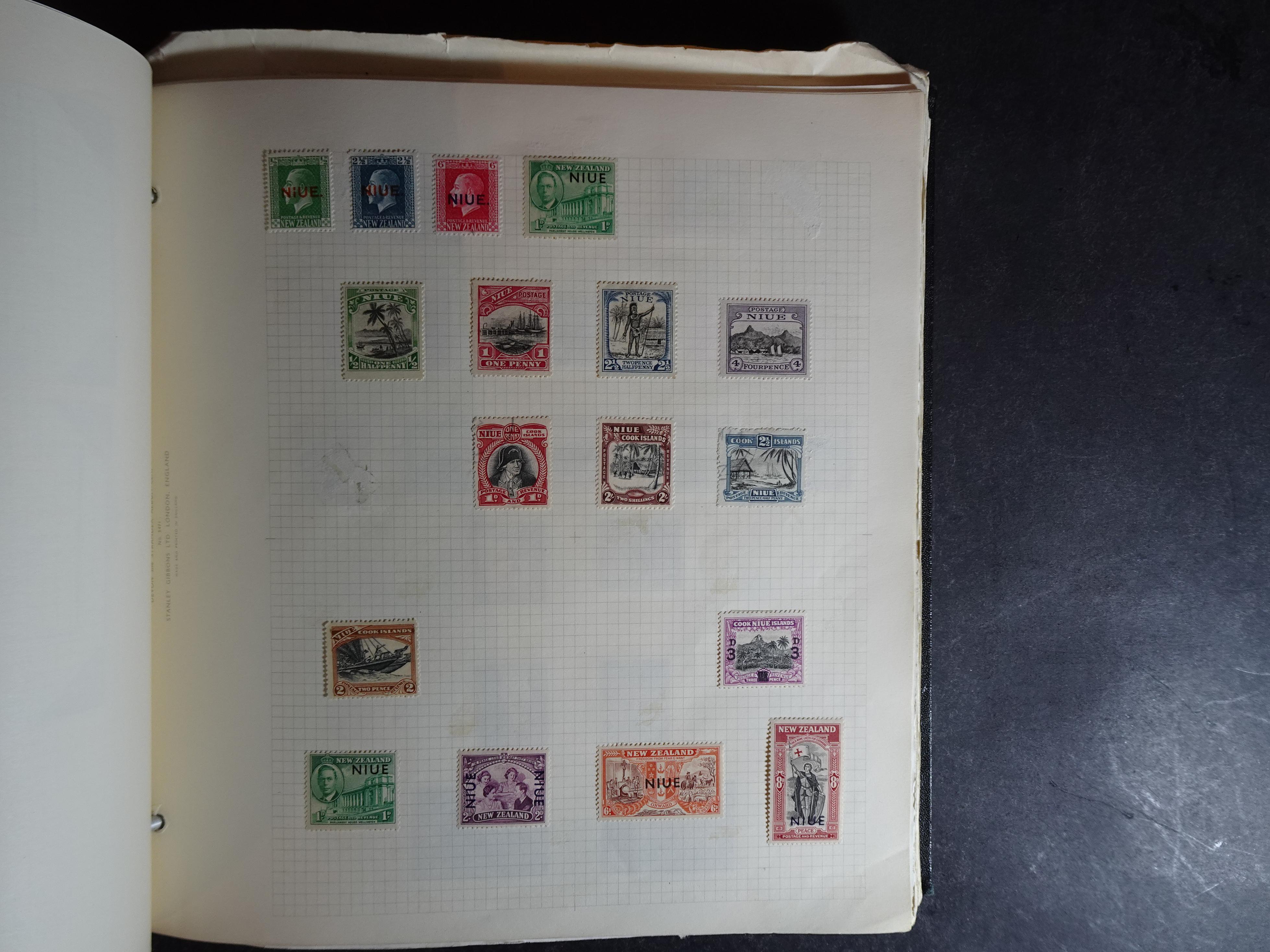 Verzameling op blanco album bladen letter M/P. Leuke koop met veel motief. 88