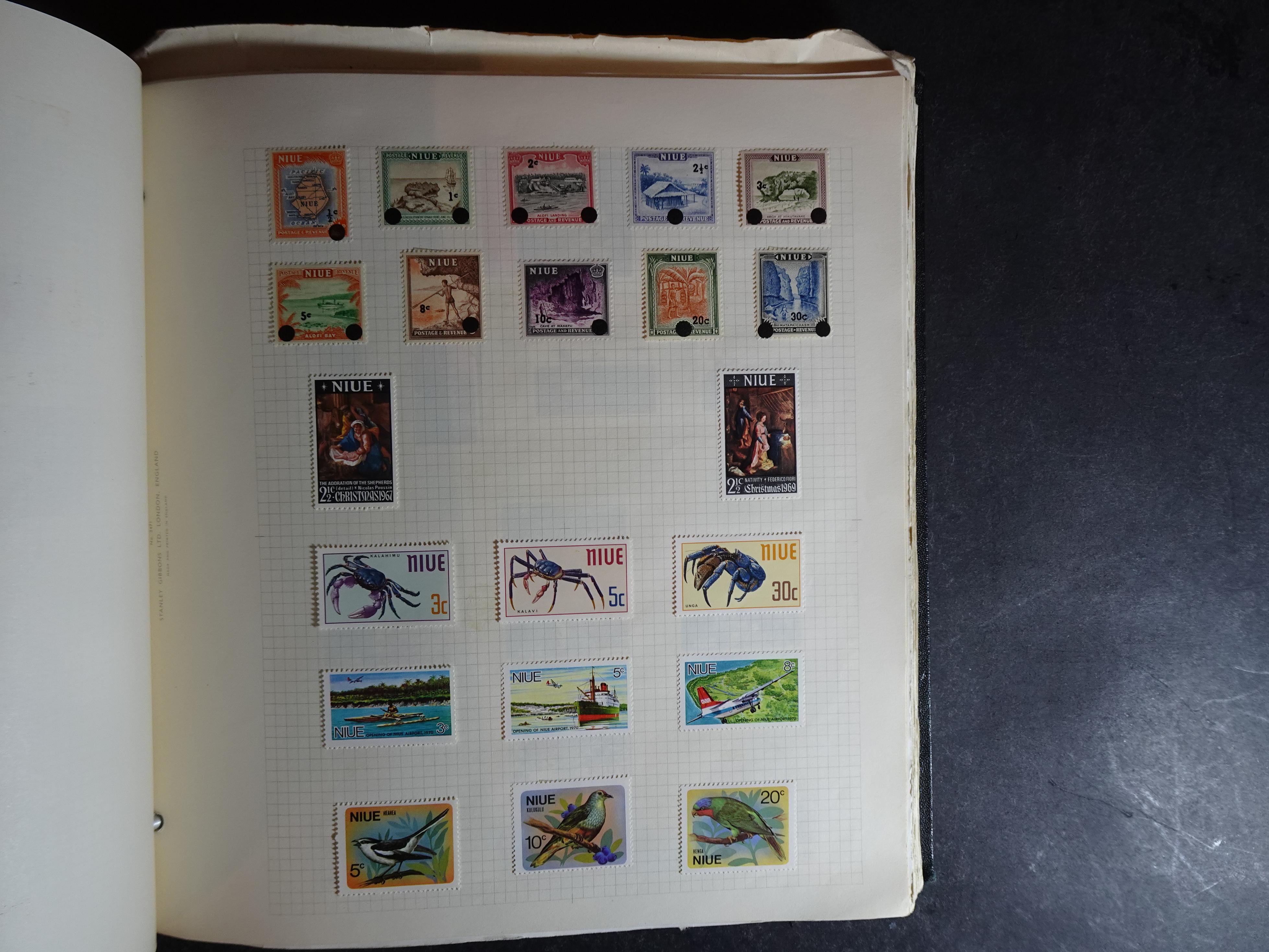 Verzameling op blanco album bladen letter M/P. Leuke koop met veel motief. 90