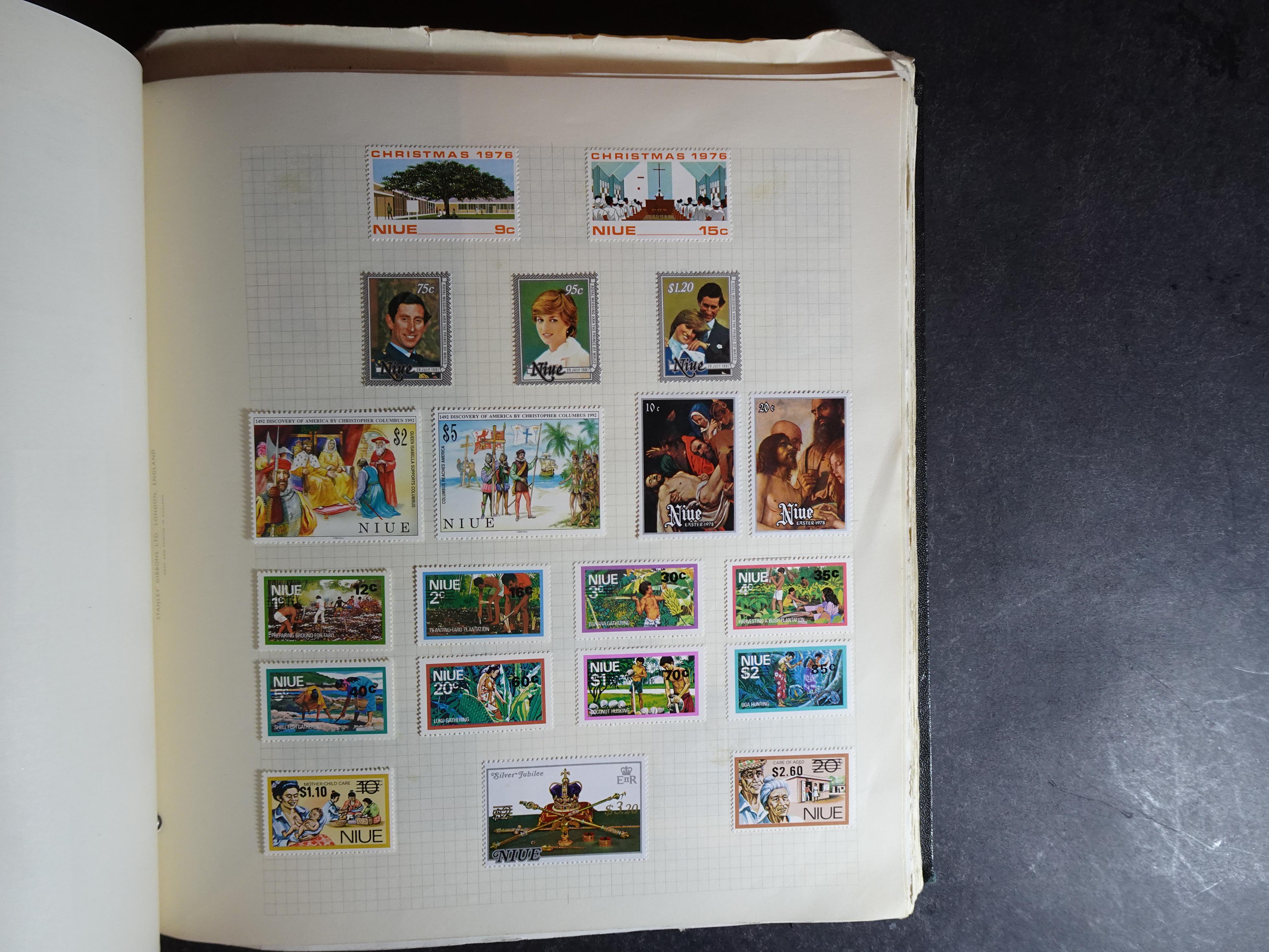 Verzameling op blanco album bladen letter M/P. Leuke koop met veel motief. 93