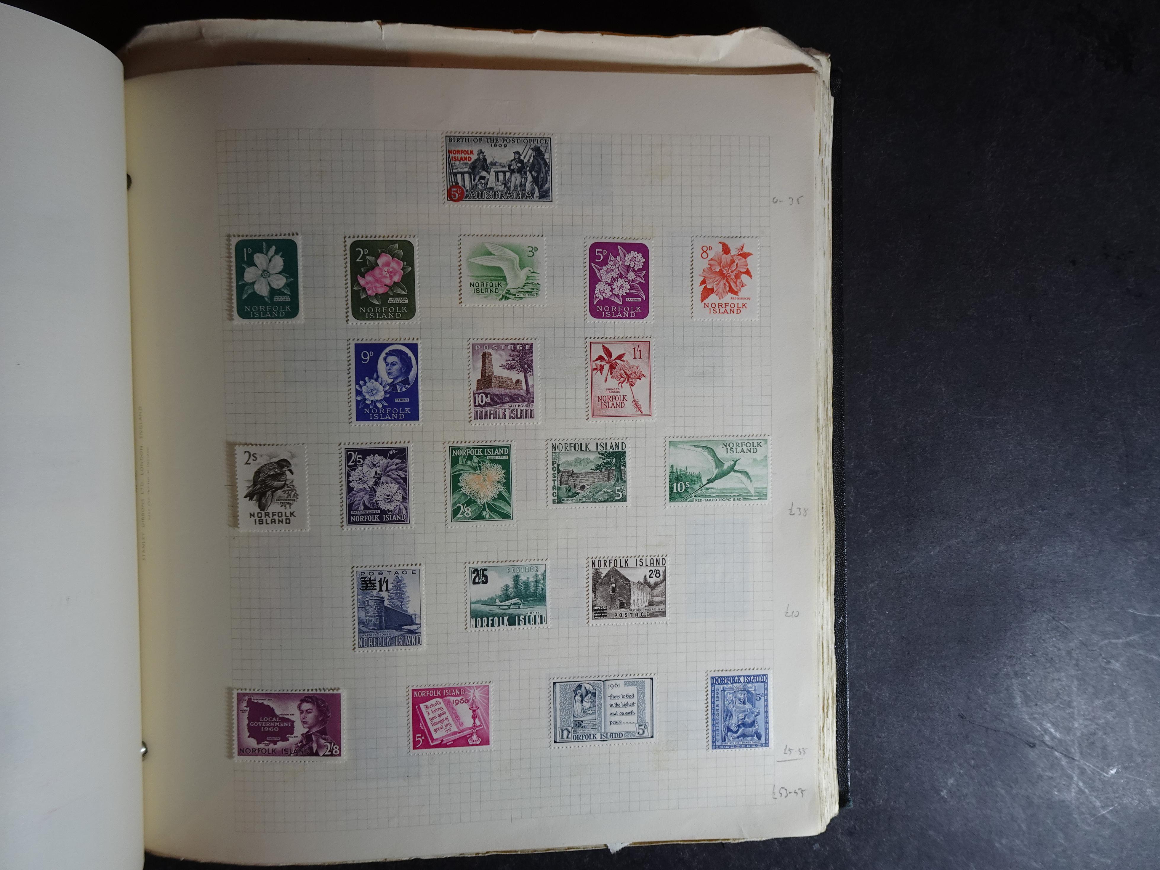 Verzameling op blanco album bladen letter M/P. Leuke koop met veel motief. 102