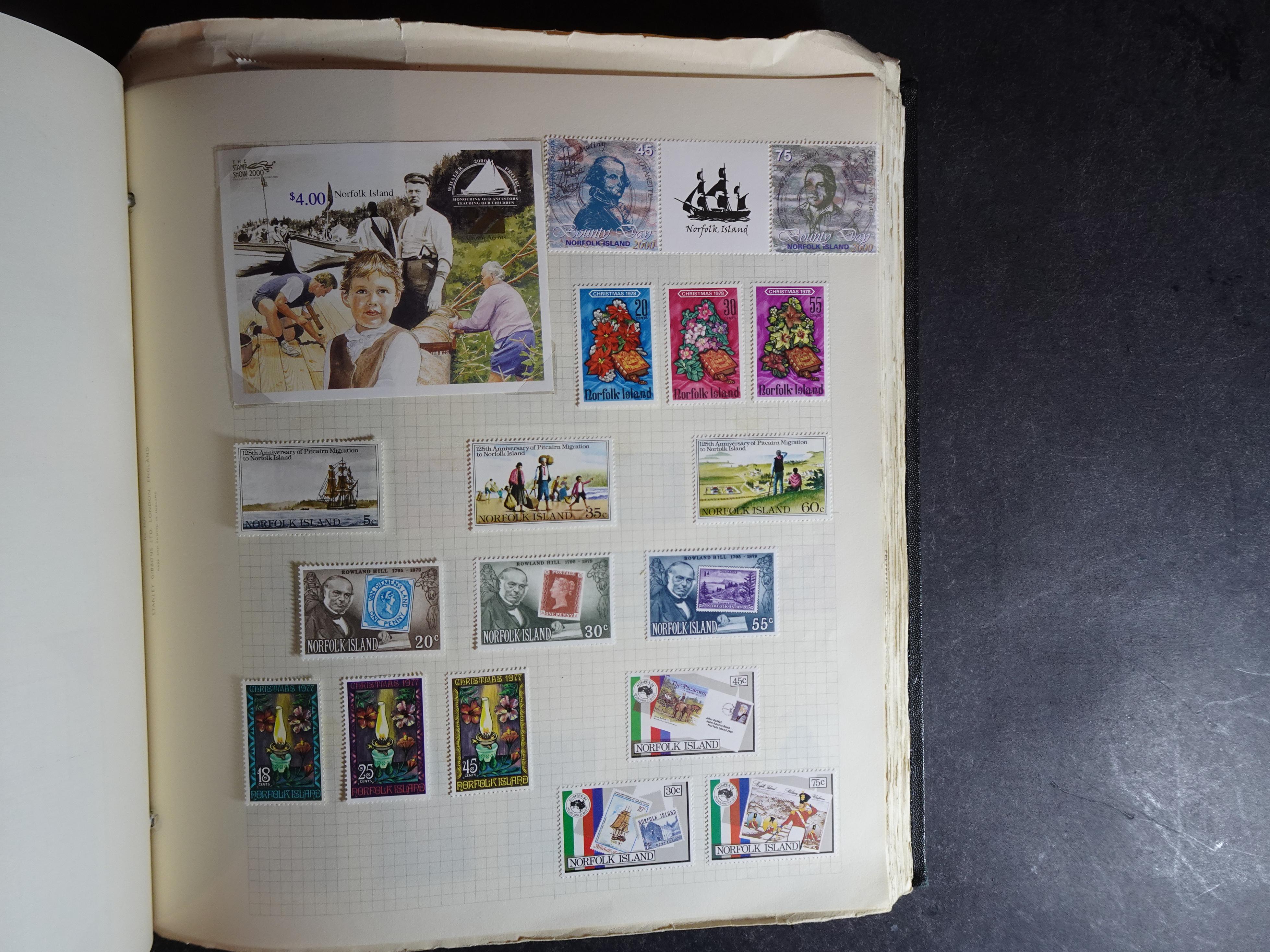 Verzameling op blanco album bladen letter M/P. Leuke koop met veel motief. 112