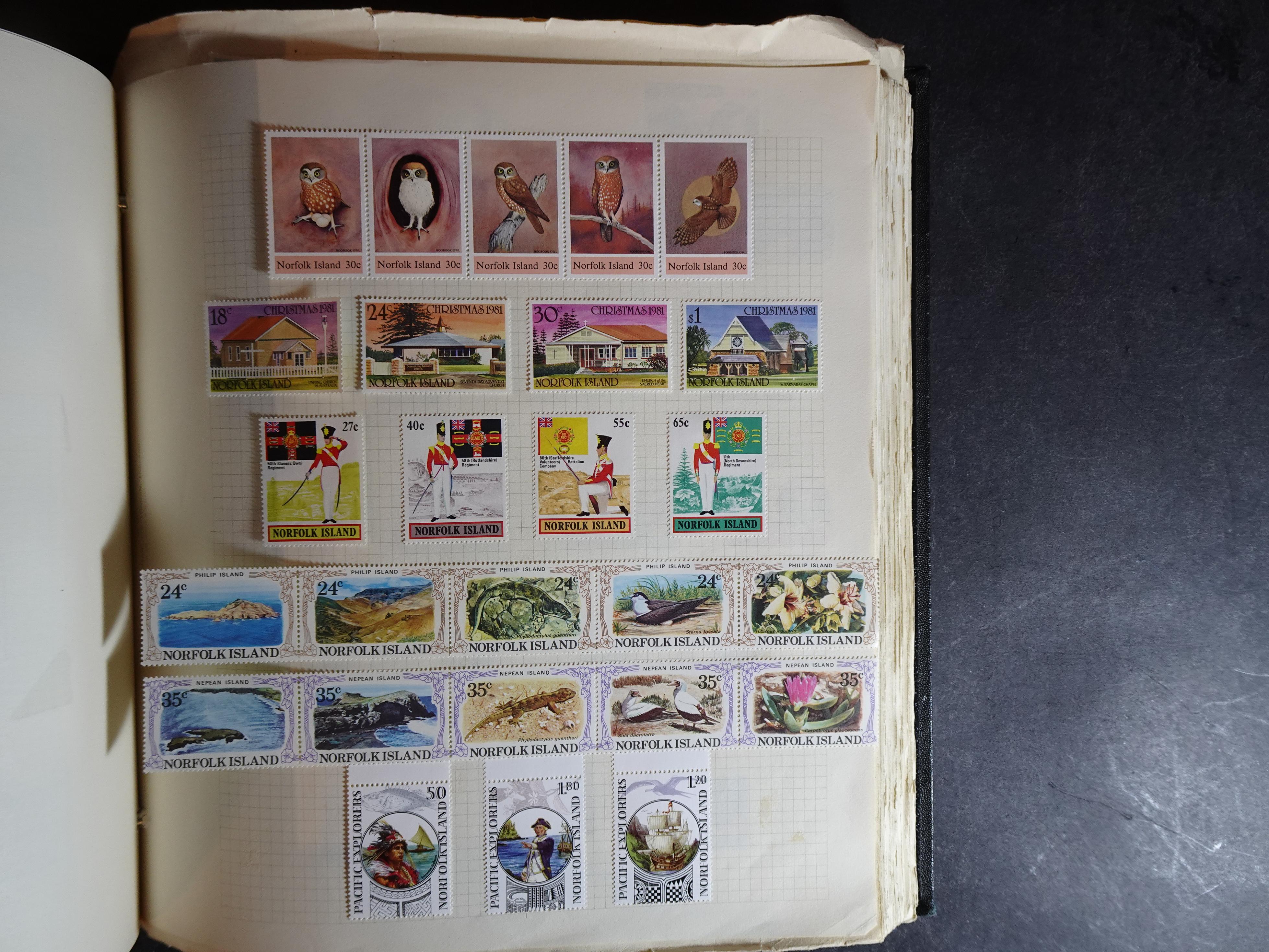 Verzameling op blanco album bladen letter M/P. Leuke koop met veel motief. 115