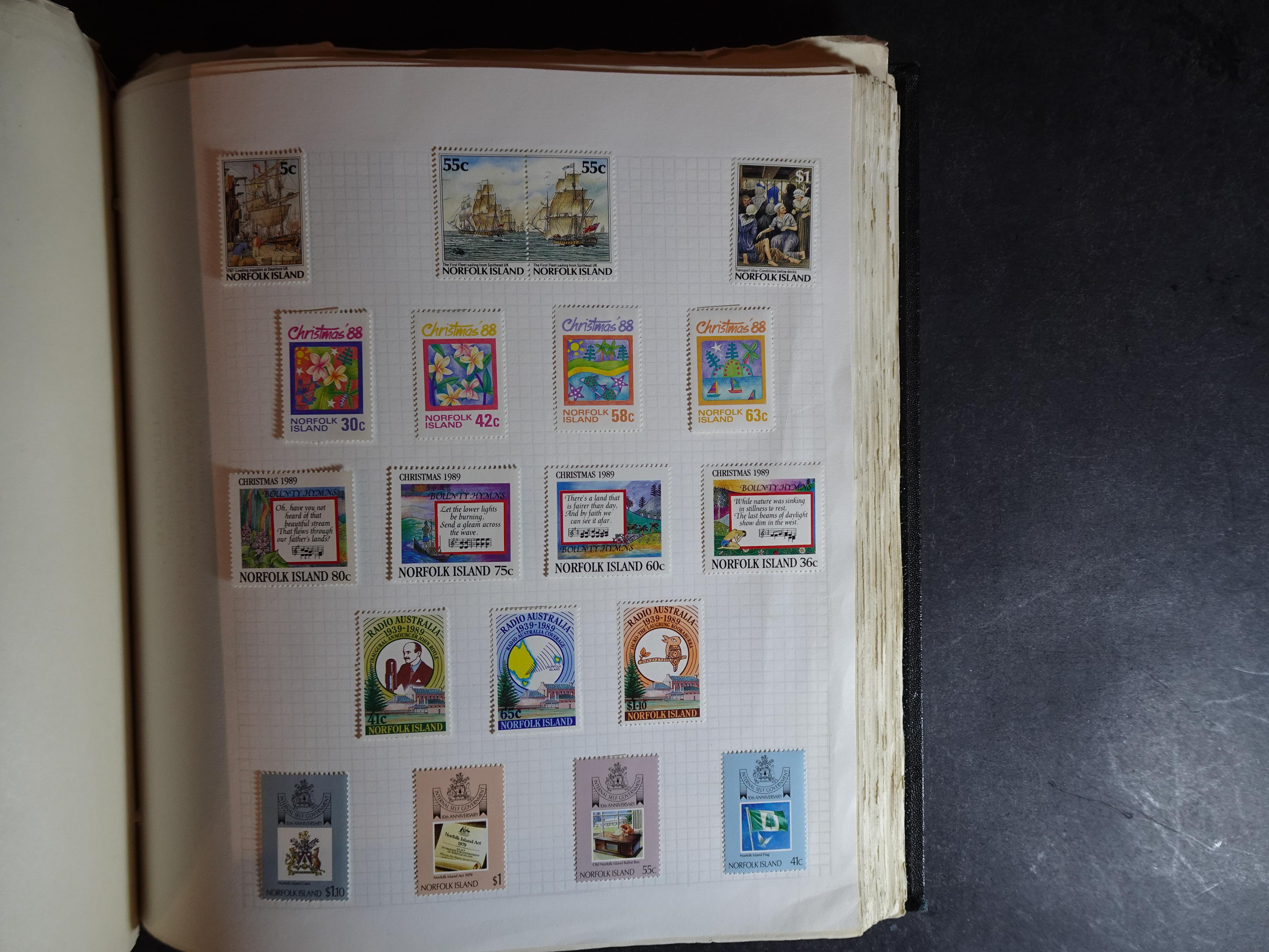 Verzameling op blanco album bladen letter M/P. Leuke koop met veel motief. 118