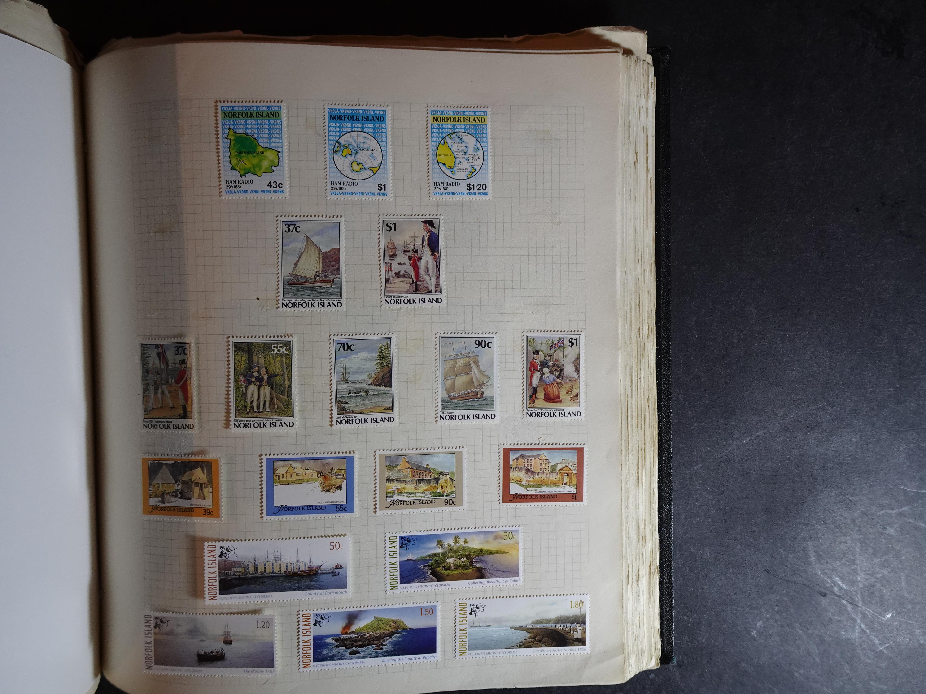 Verzameling op blanco album bladen letter M/P. Leuke koop met veel motief. 119