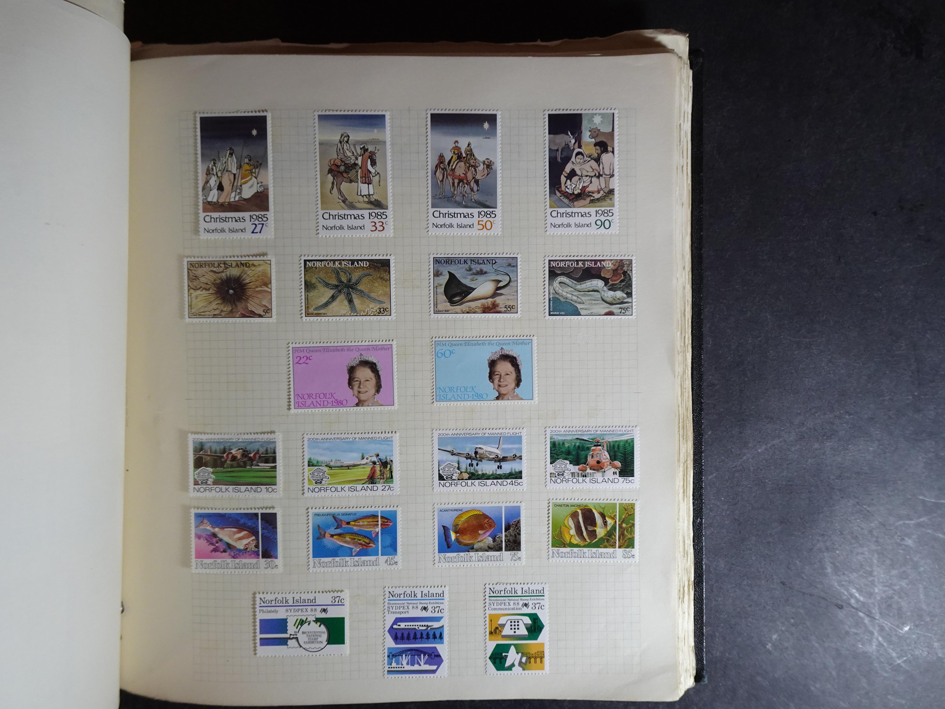 Verzameling op blanco album bladen letter M/P. Leuke koop met veel motief. 121