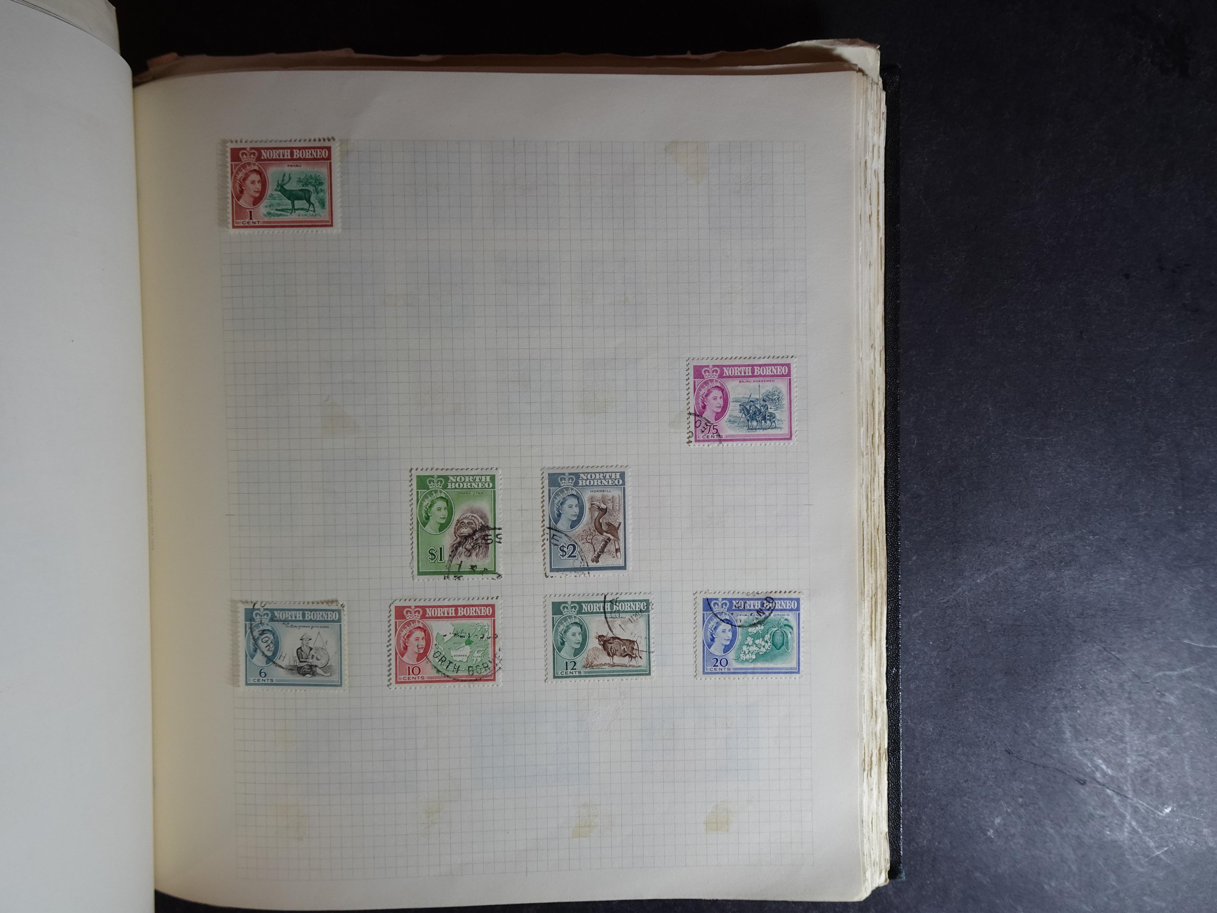Verzameling op blanco album bladen letter M/P. Leuke koop met veel motief. 126