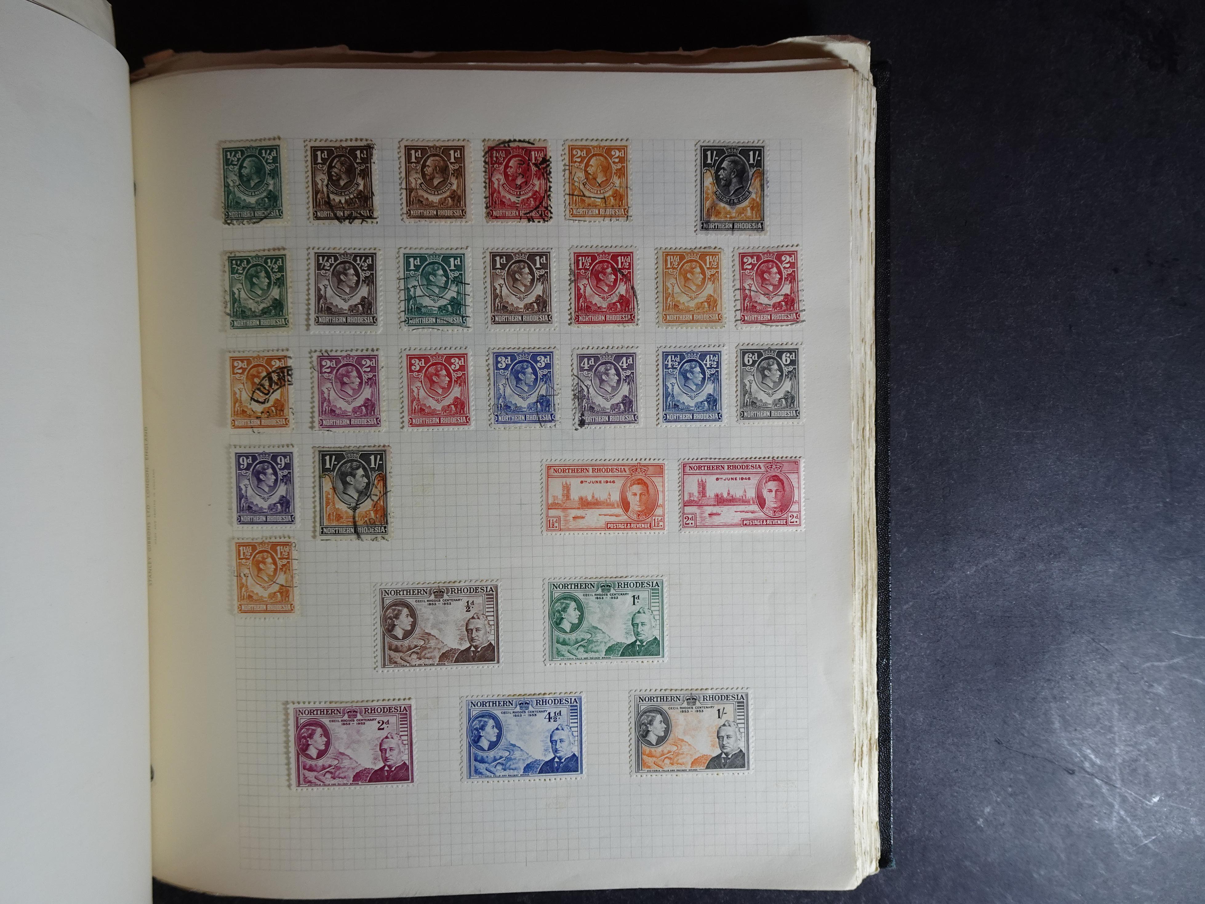Verzameling op blanco album bladen letter M/P. Leuke koop met veel motief. 127