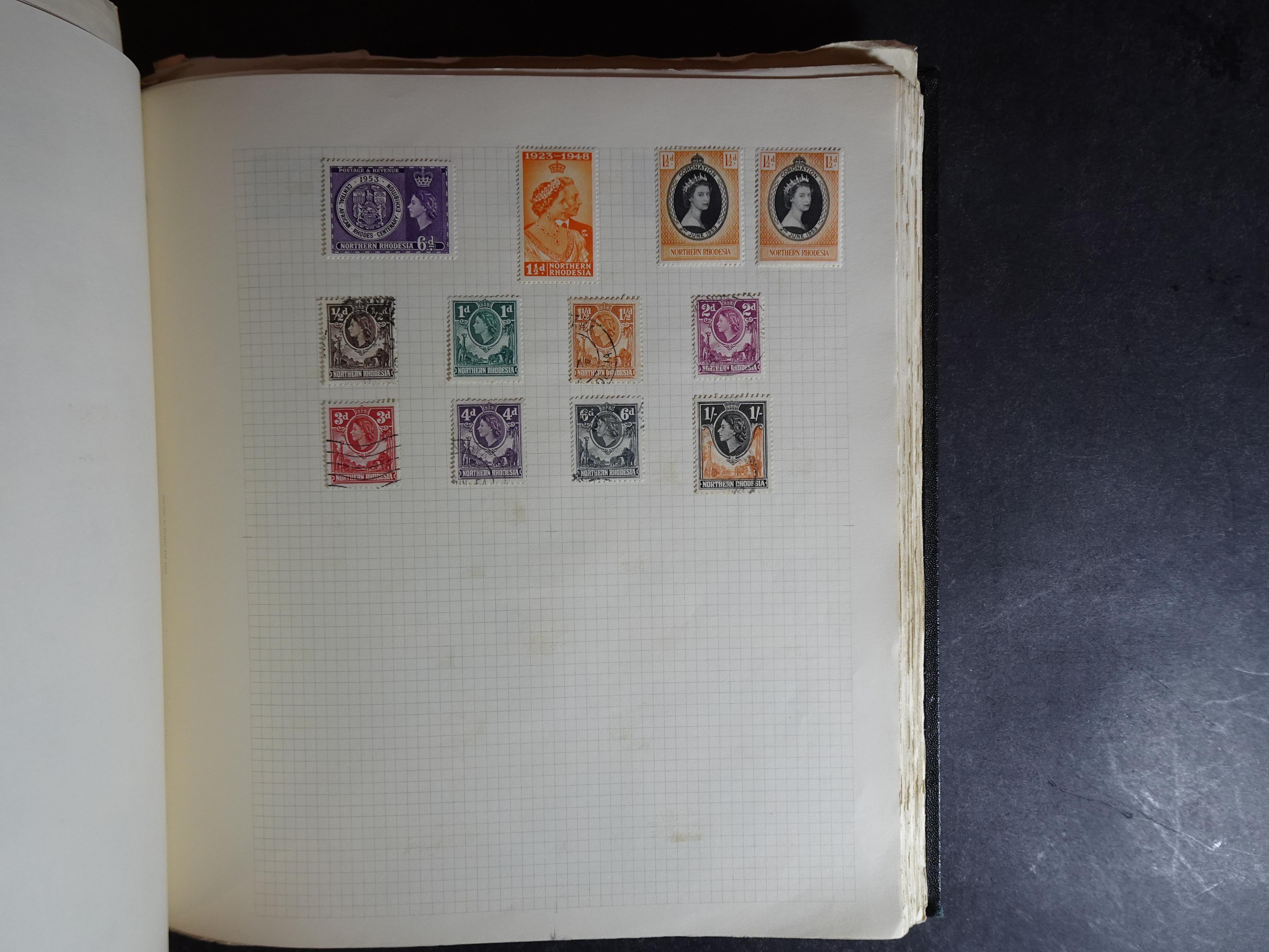 Verzameling op blanco album bladen letter M/P. Leuke koop met veel motief. 128