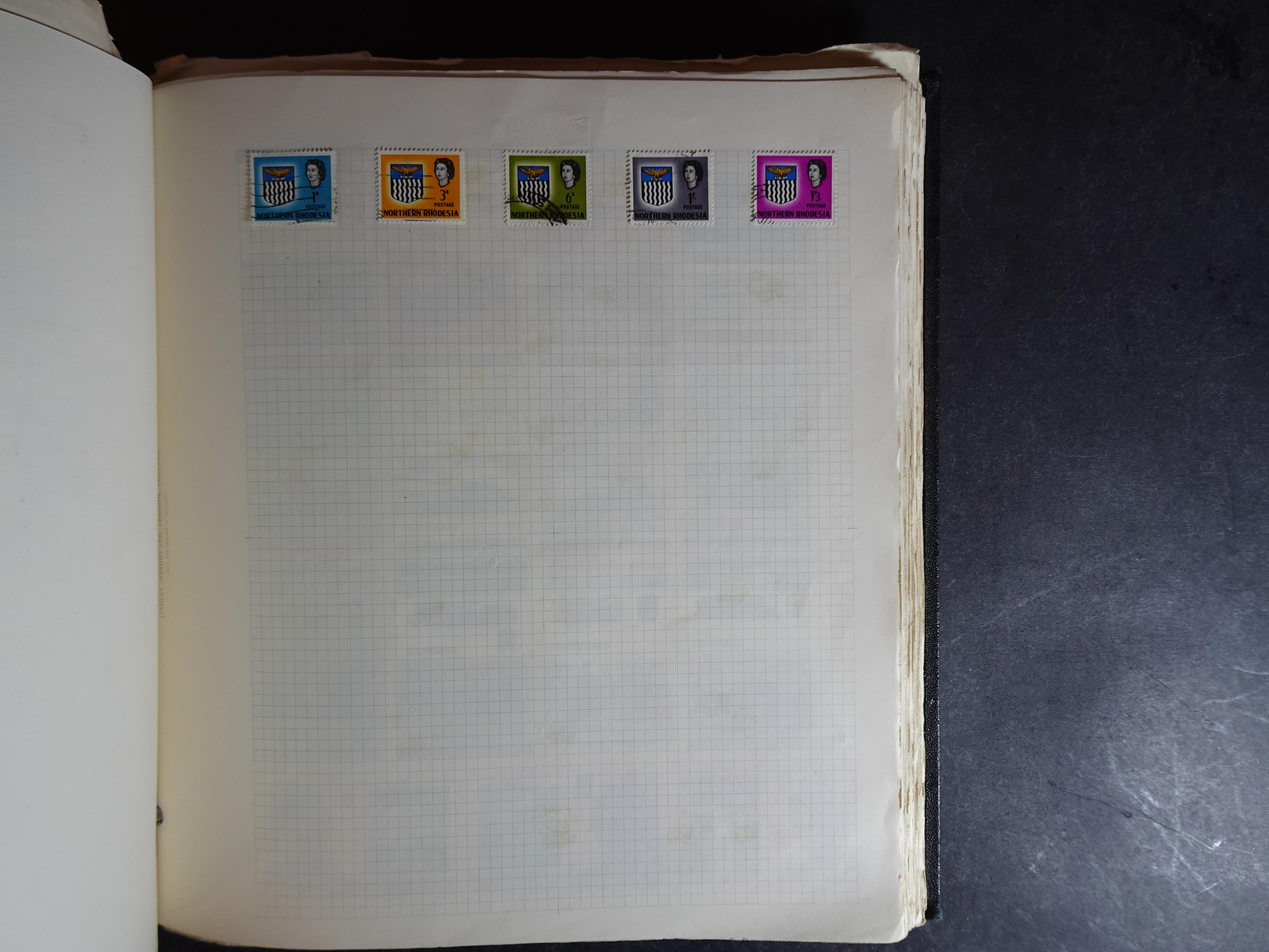 Verzameling op blanco album bladen letter M/P. Leuke koop met veel motief. 129