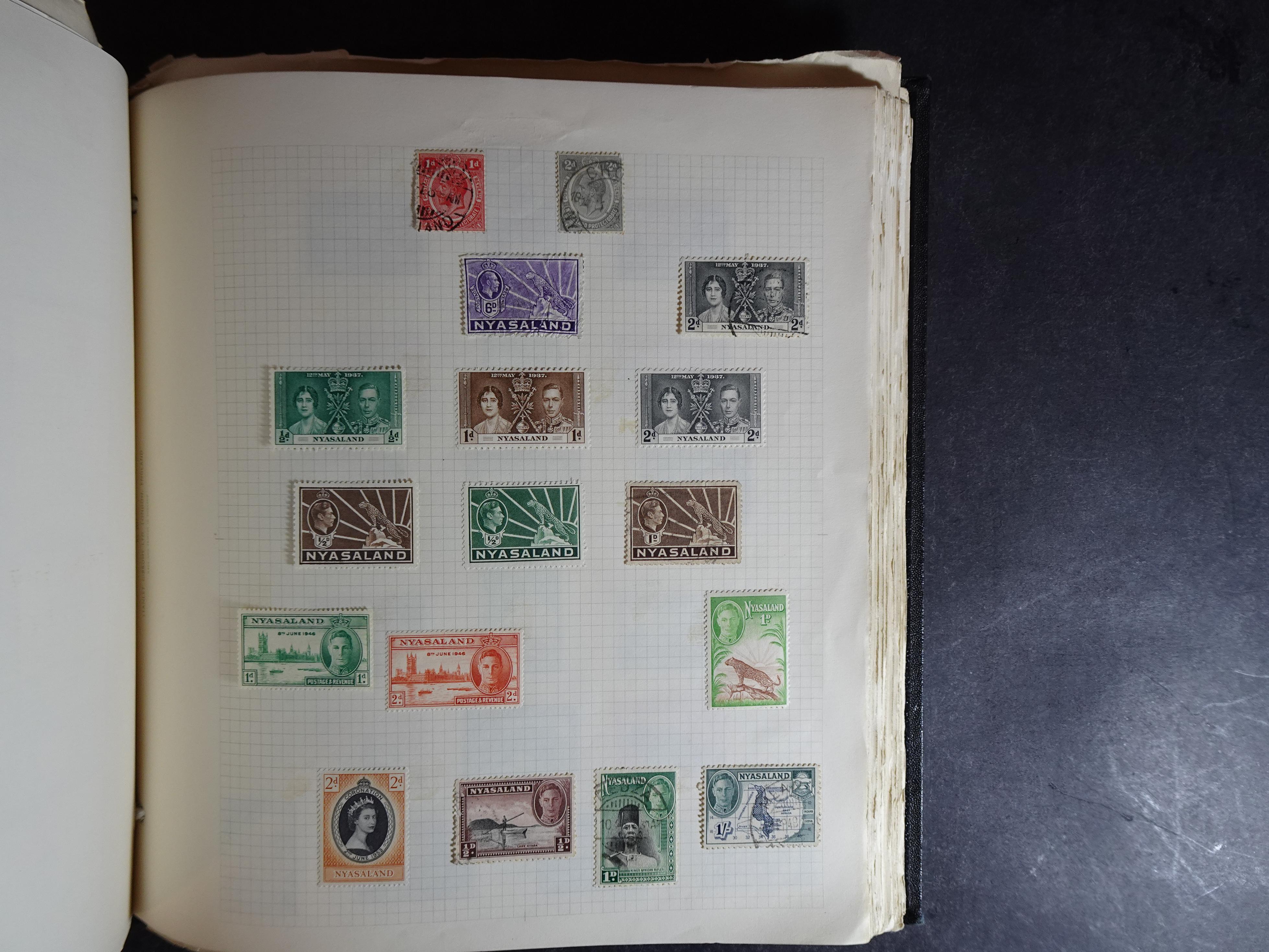 Verzameling op blanco album bladen letter M/P. Leuke koop met veel motief. 135