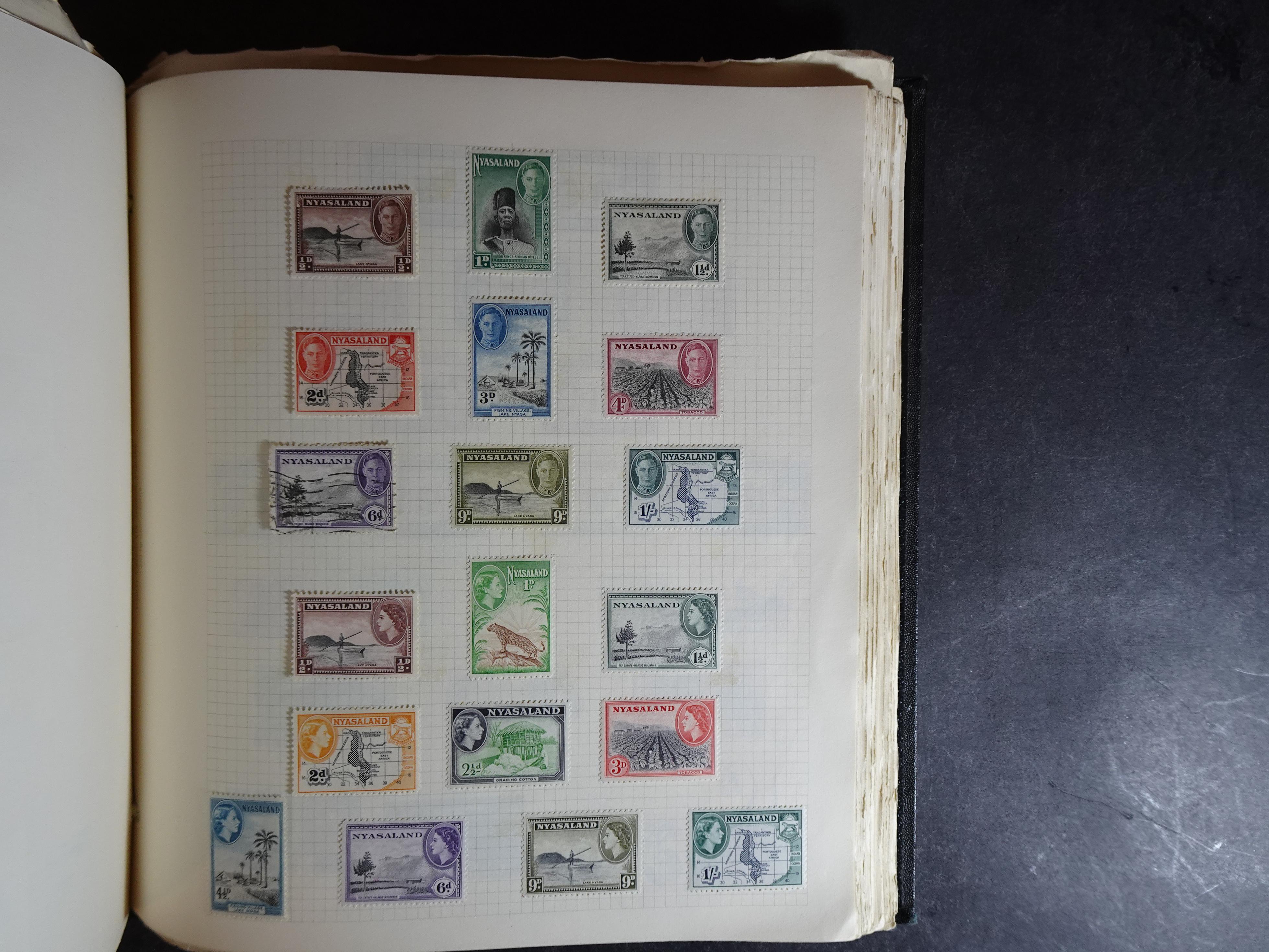 Verzameling op blanco album bladen letter M/P. Leuke koop met veel motief. 136