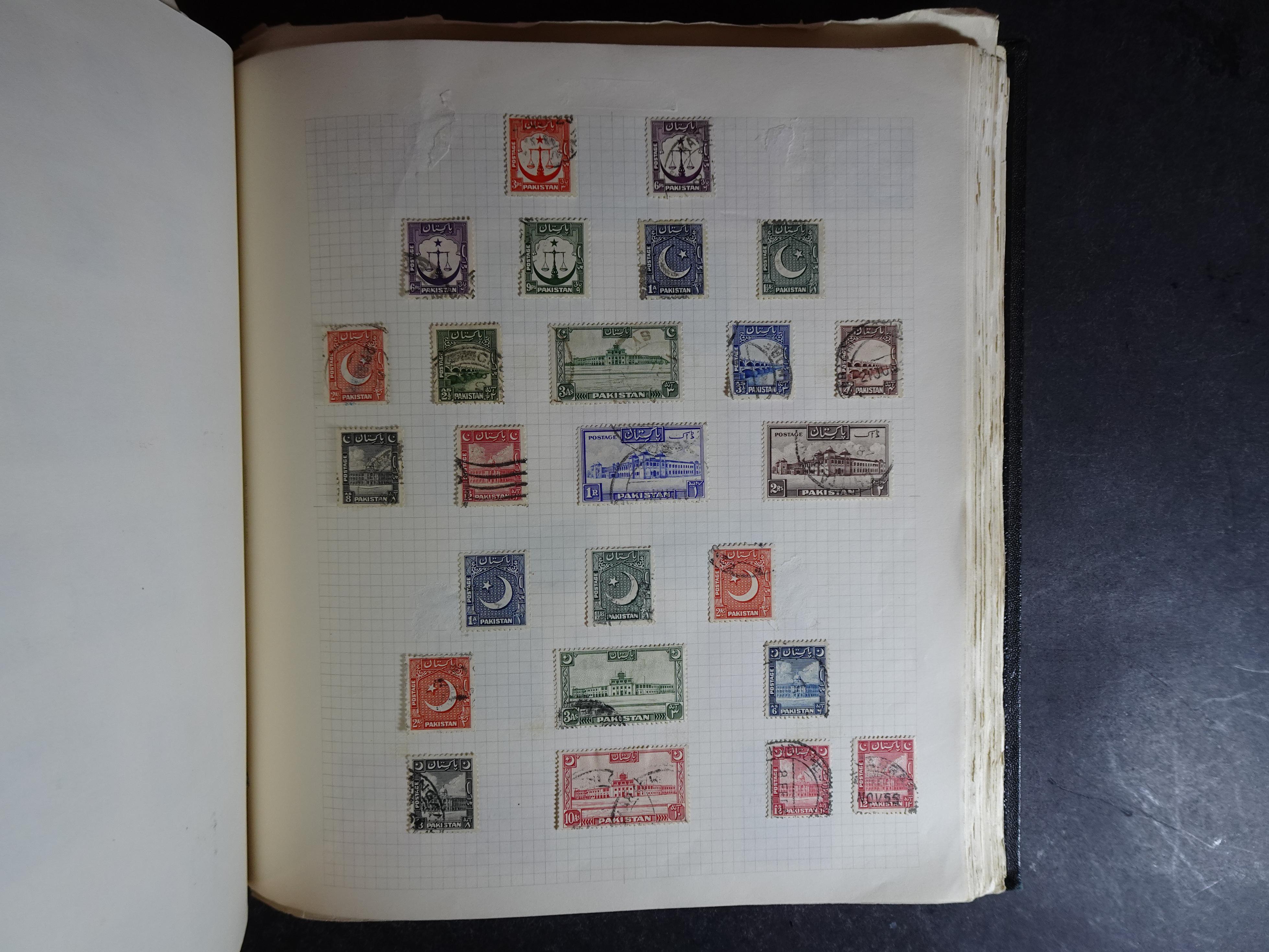 Verzameling op blanco album bladen letter M/P. Leuke koop met veel motief. 141