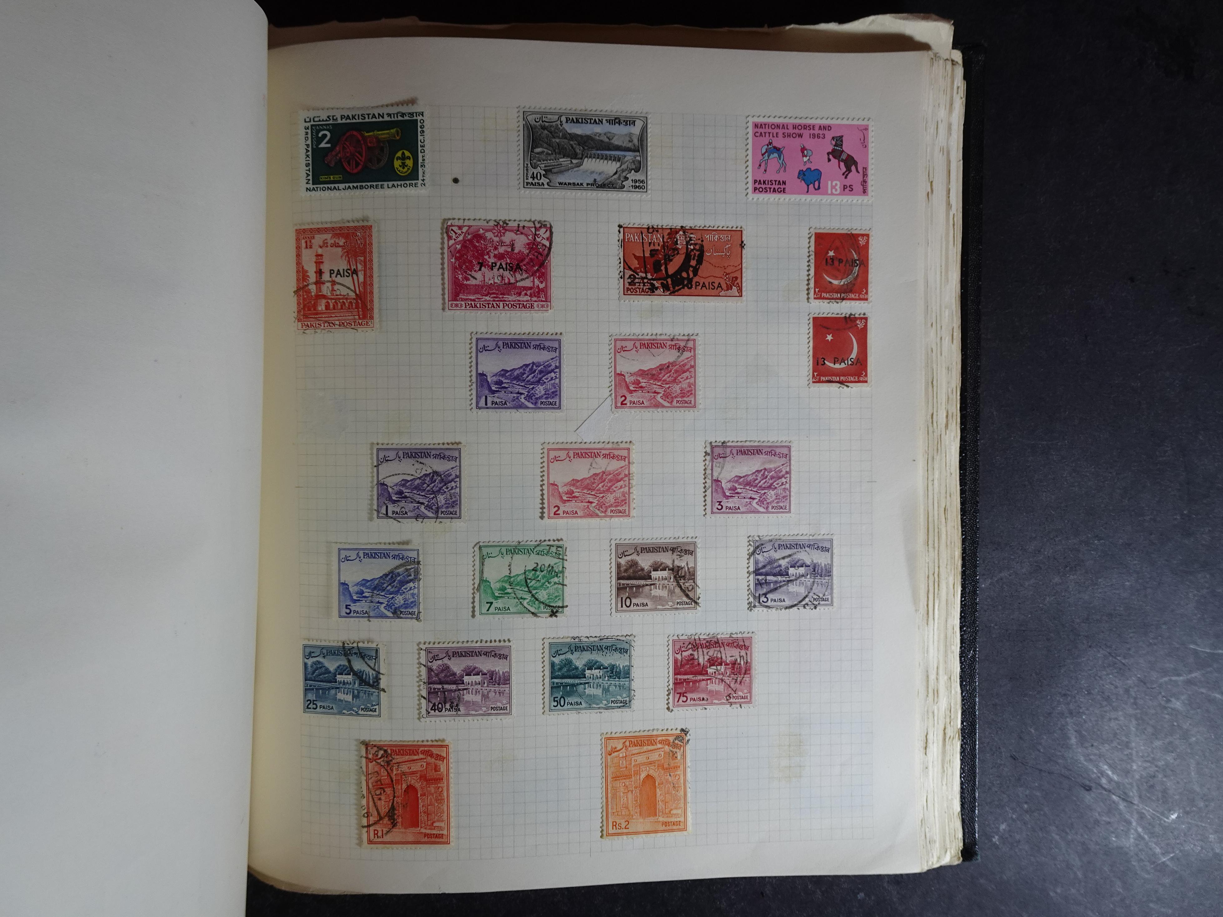 Verzameling op blanco album bladen letter M/P. Leuke koop met veel motief. 145