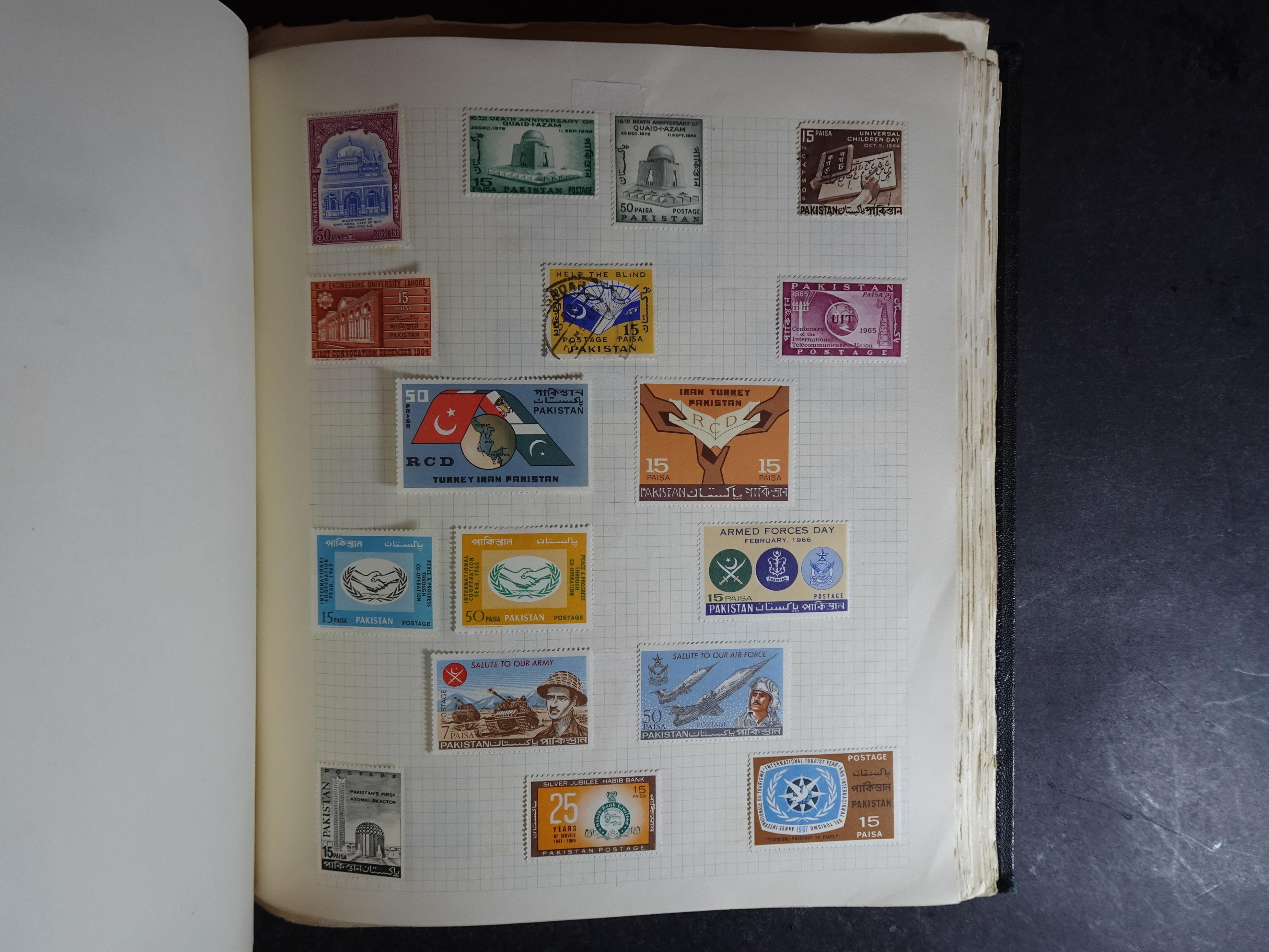 Verzameling op blanco album bladen letter M/P. Leuke koop met veel motief. 148