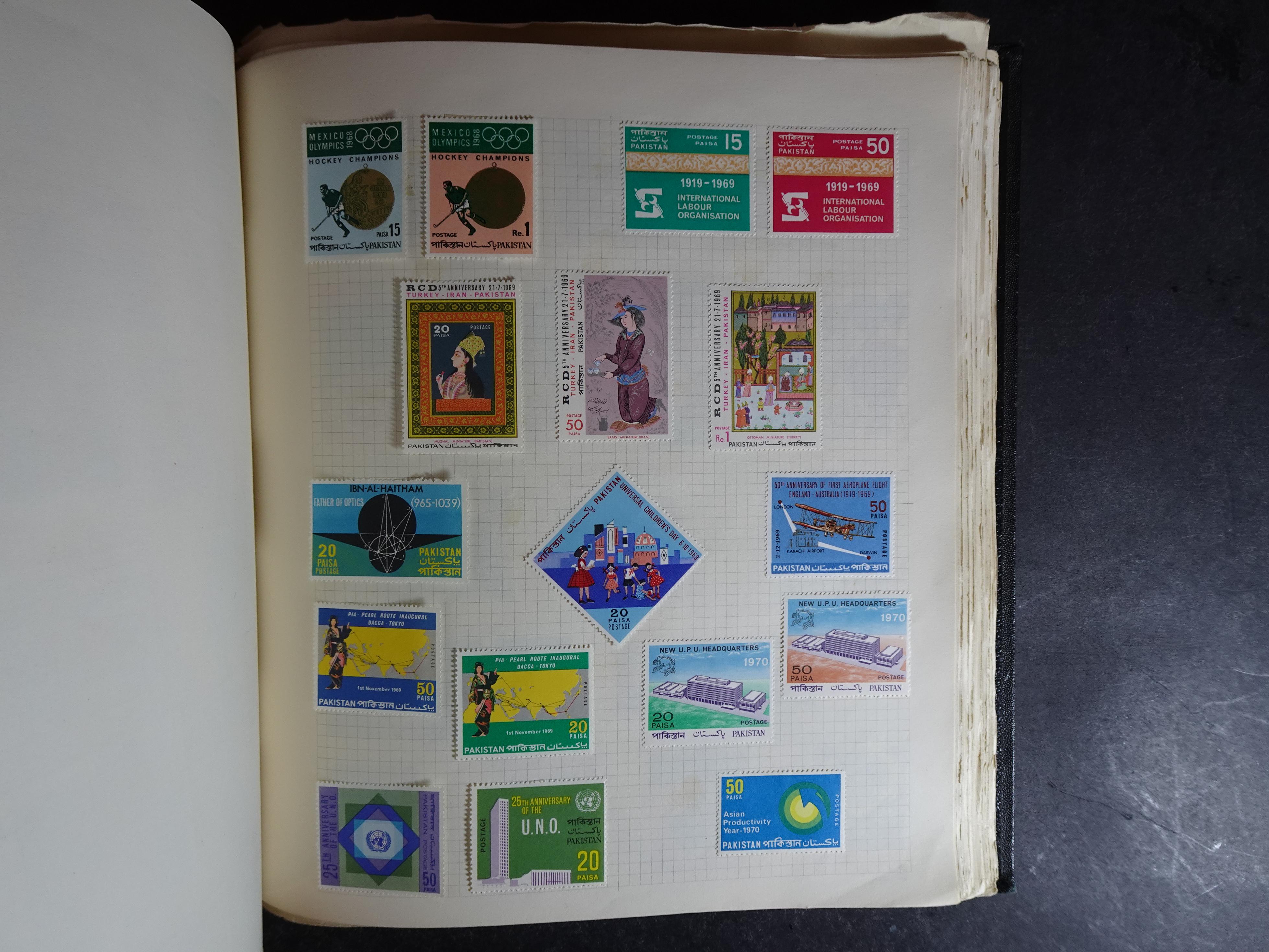 Verzameling op blanco album bladen letter M/P. Leuke koop met veel motief. 151