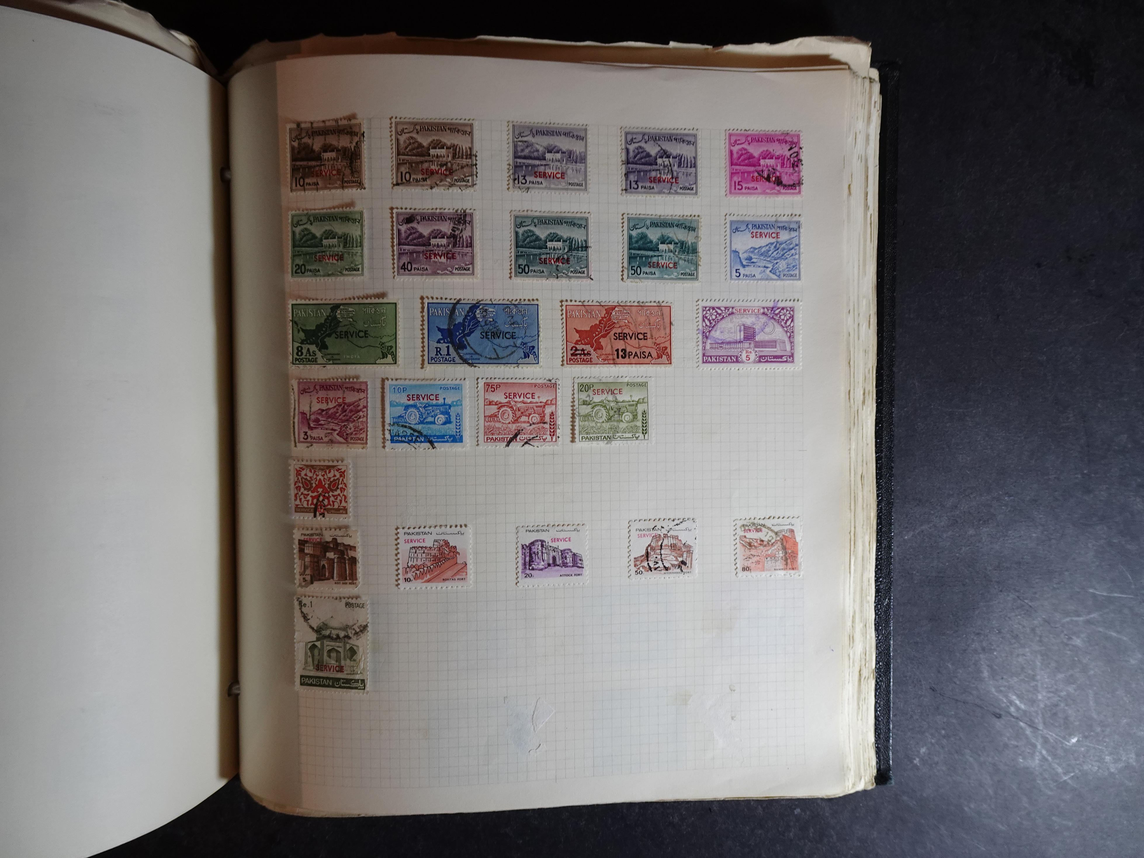 Verzameling op blanco album bladen letter M/P. Leuke koop met veel motief. 157