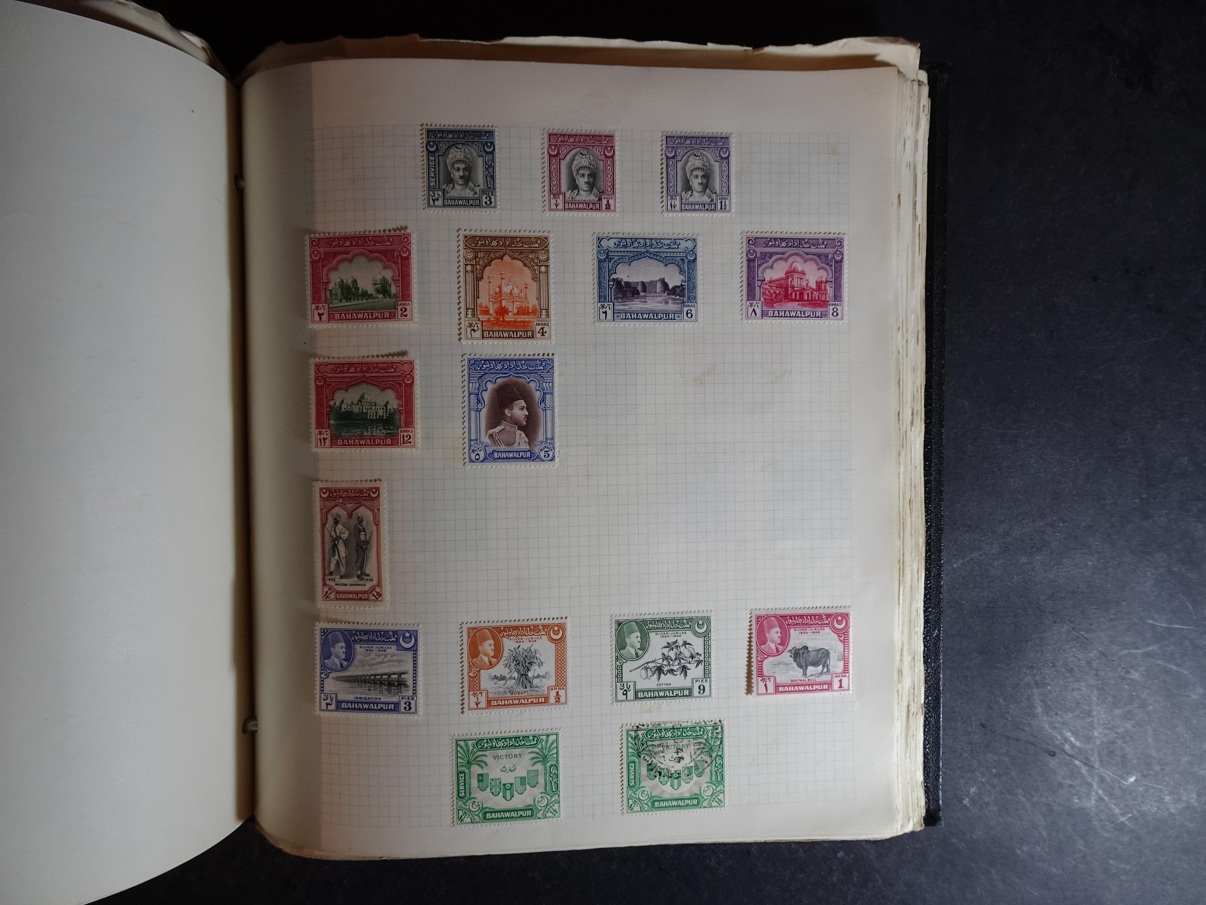 Verzameling op blanco album bladen letter M/P. Leuke koop met veel motief. 158