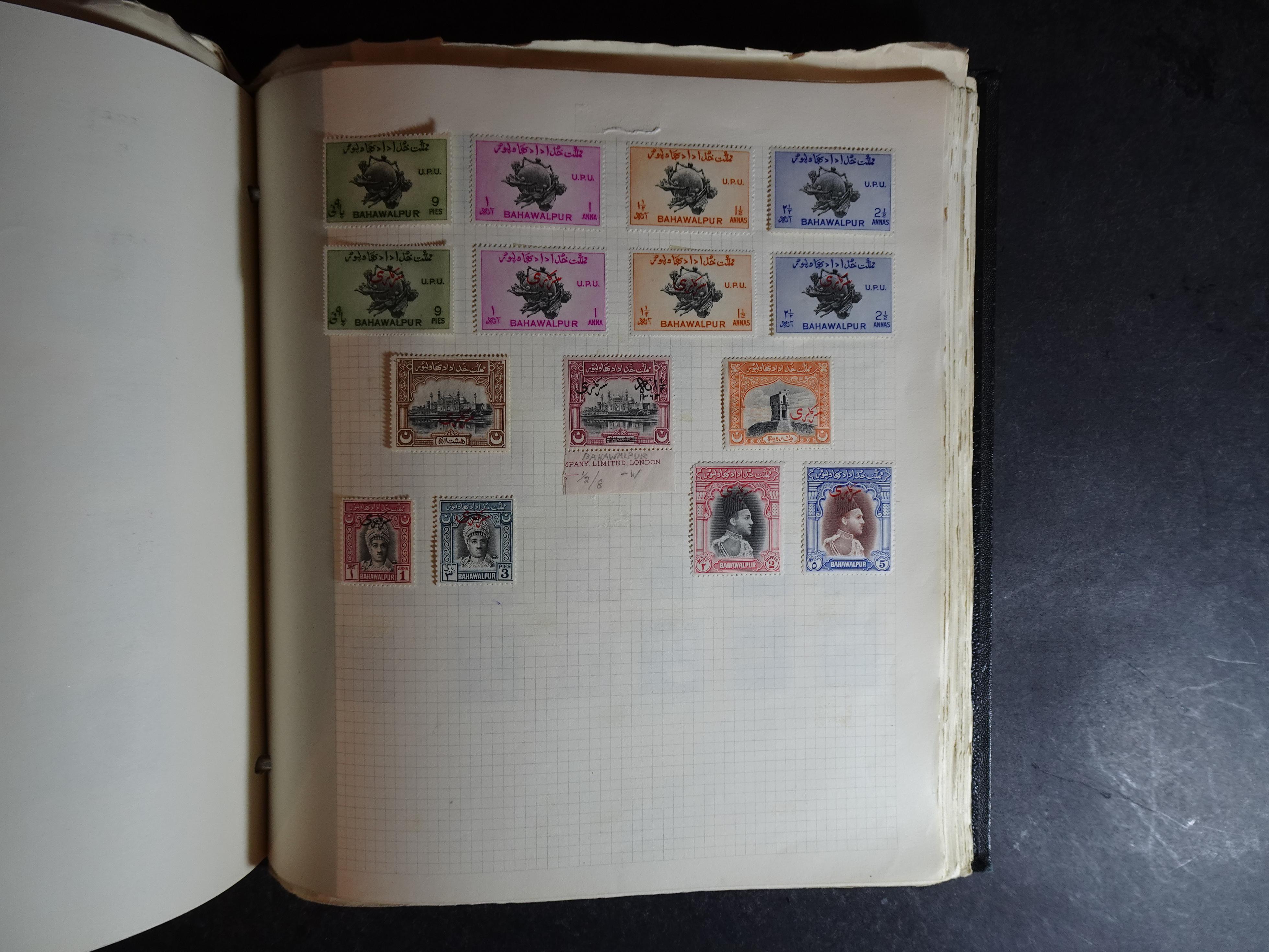 Verzameling op blanco album bladen letter M/P. Leuke koop met veel motief. 159