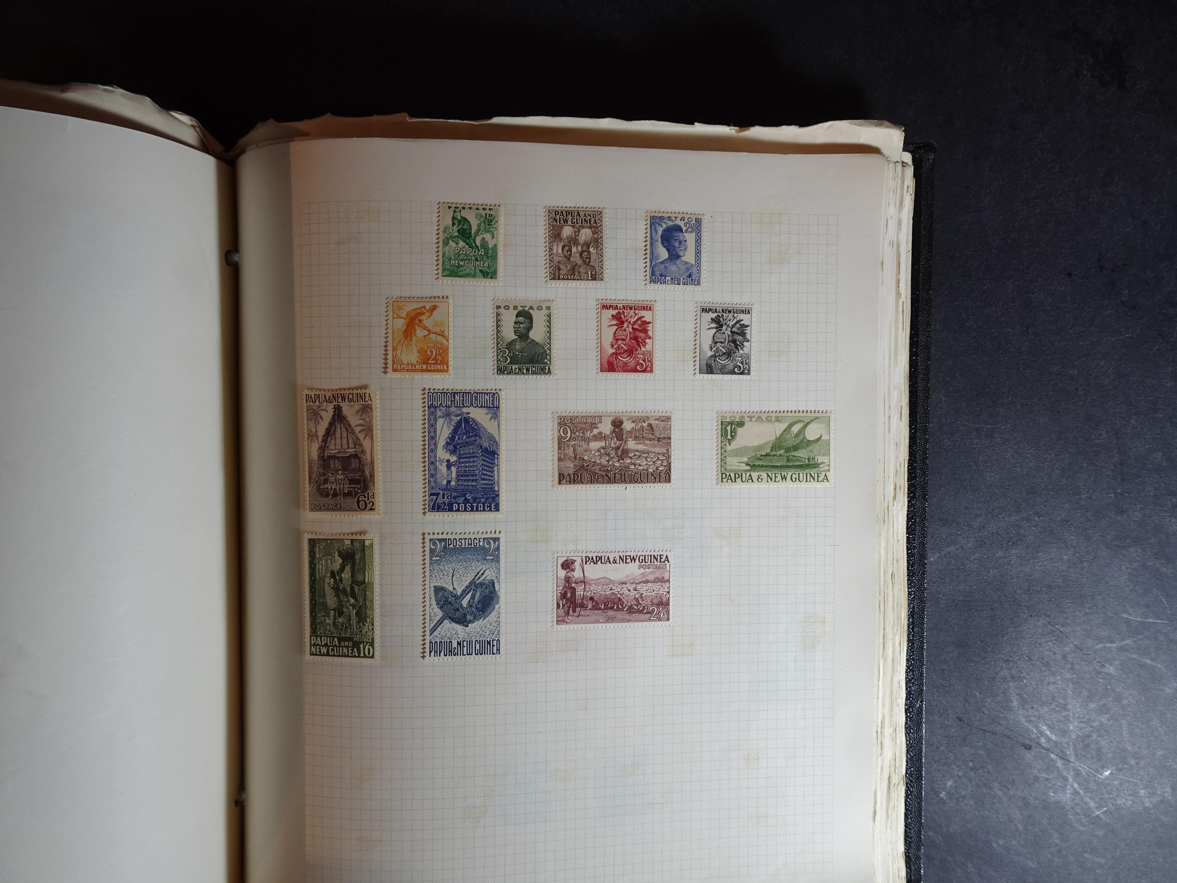 Verzameling op blanco album bladen letter M/P. Leuke koop met veel motief. 162