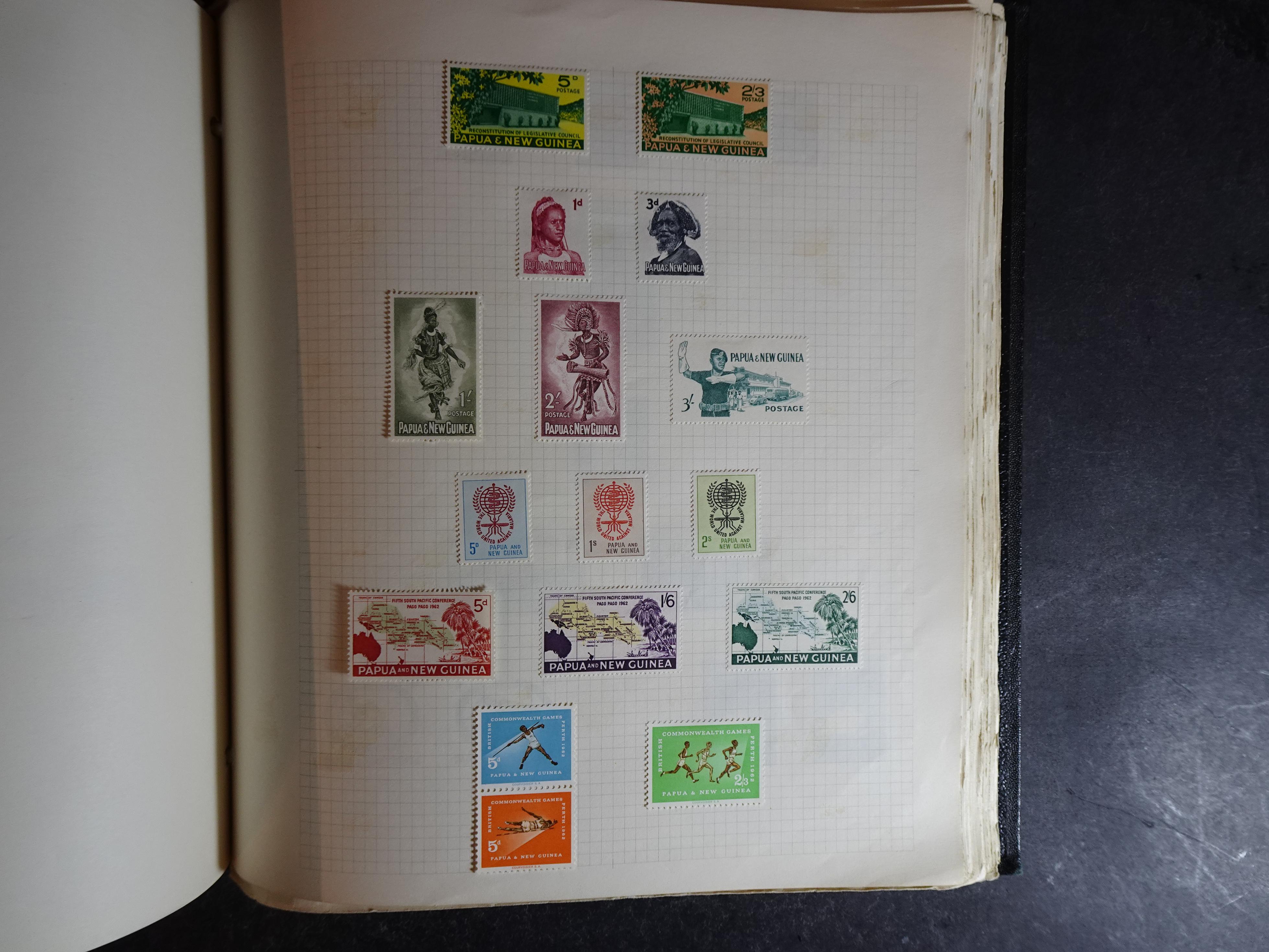 Verzameling op blanco album bladen letter M/P. Leuke koop met veel motief. 164